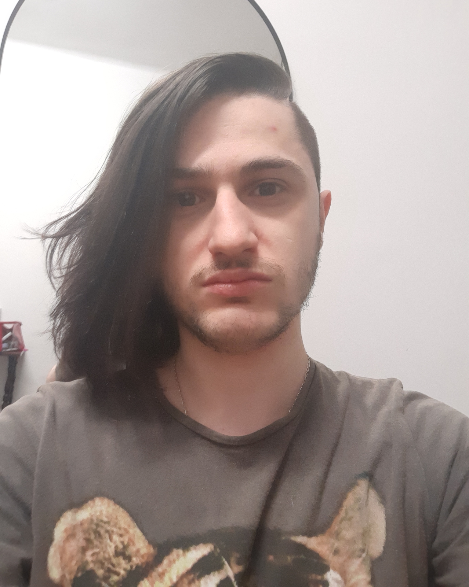 Tinder profile picture for @yurieg98