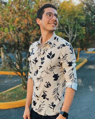 Diego's tinder account profile photo on tinderwatch.com