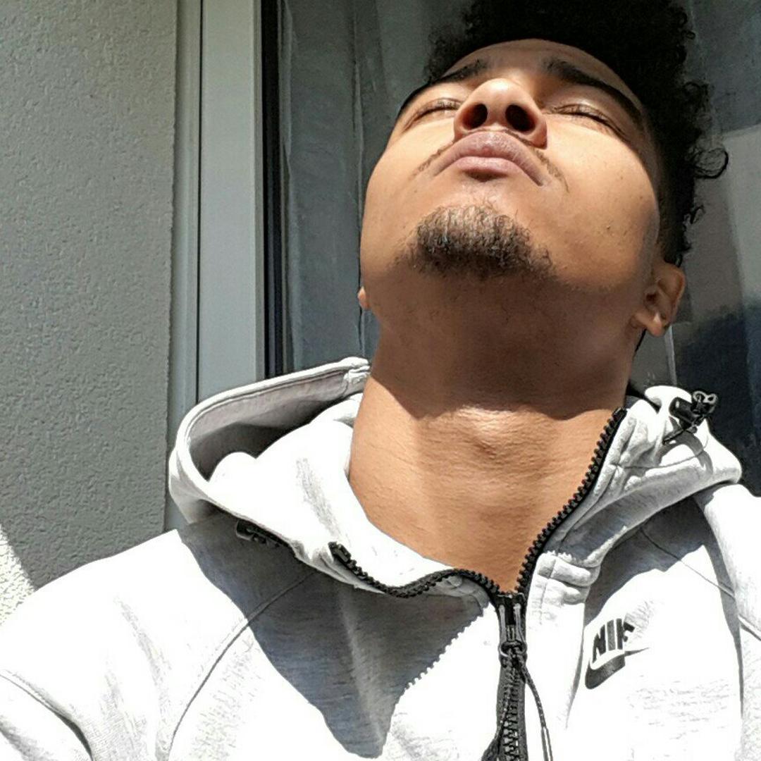 Tinder profile picture for @tyron