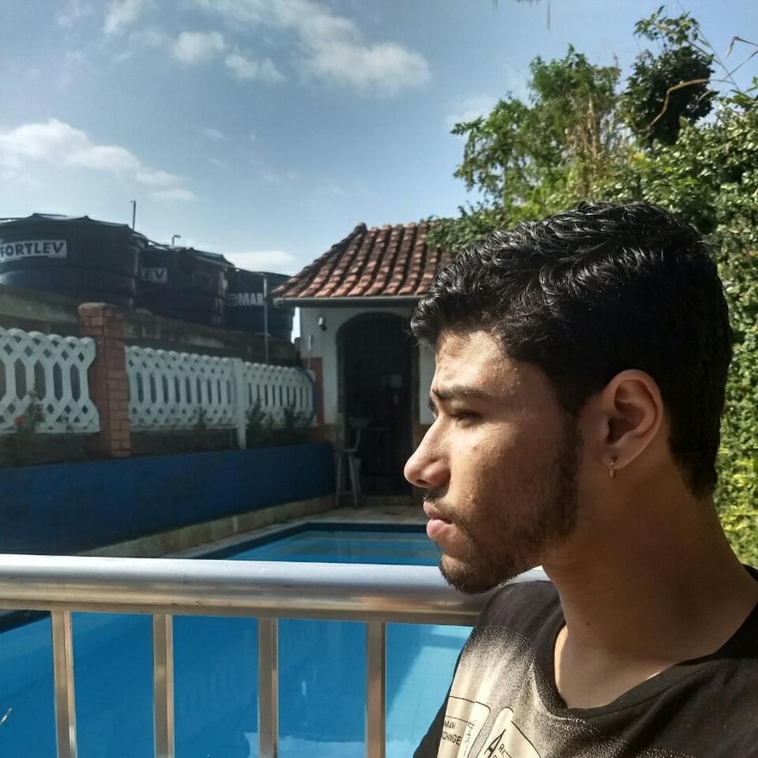 Tinder profile picture for @renanks