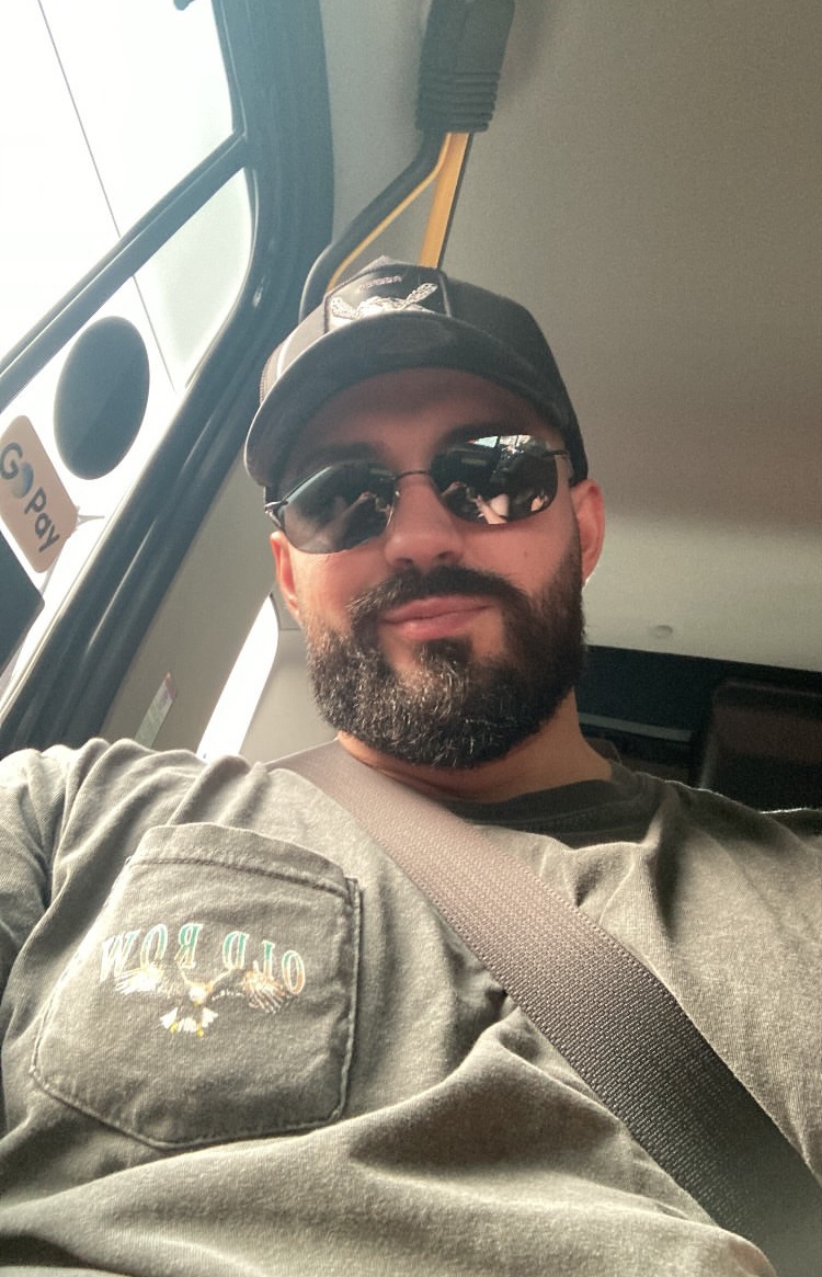 Tinder profile picture for @elnoob