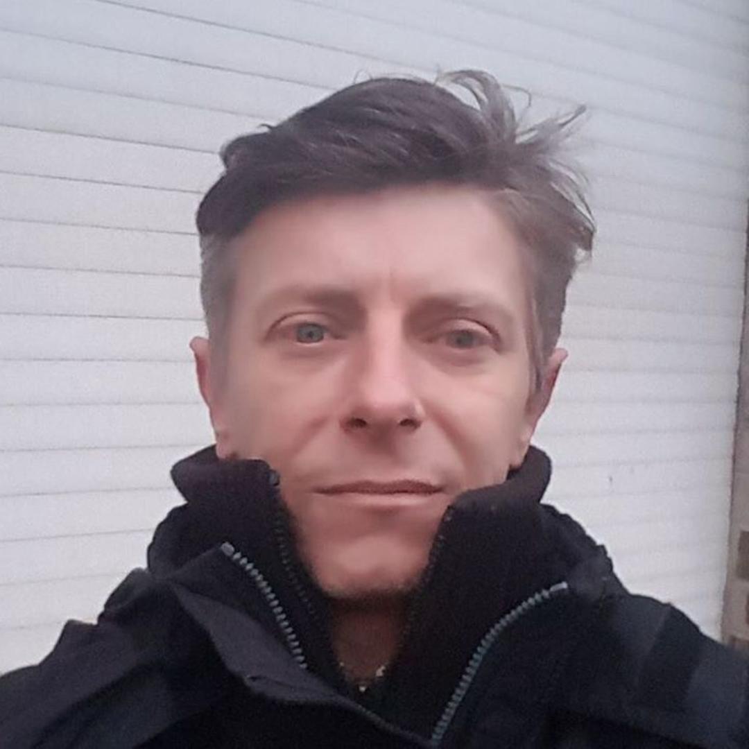 Tinder profile picture for @jiminy