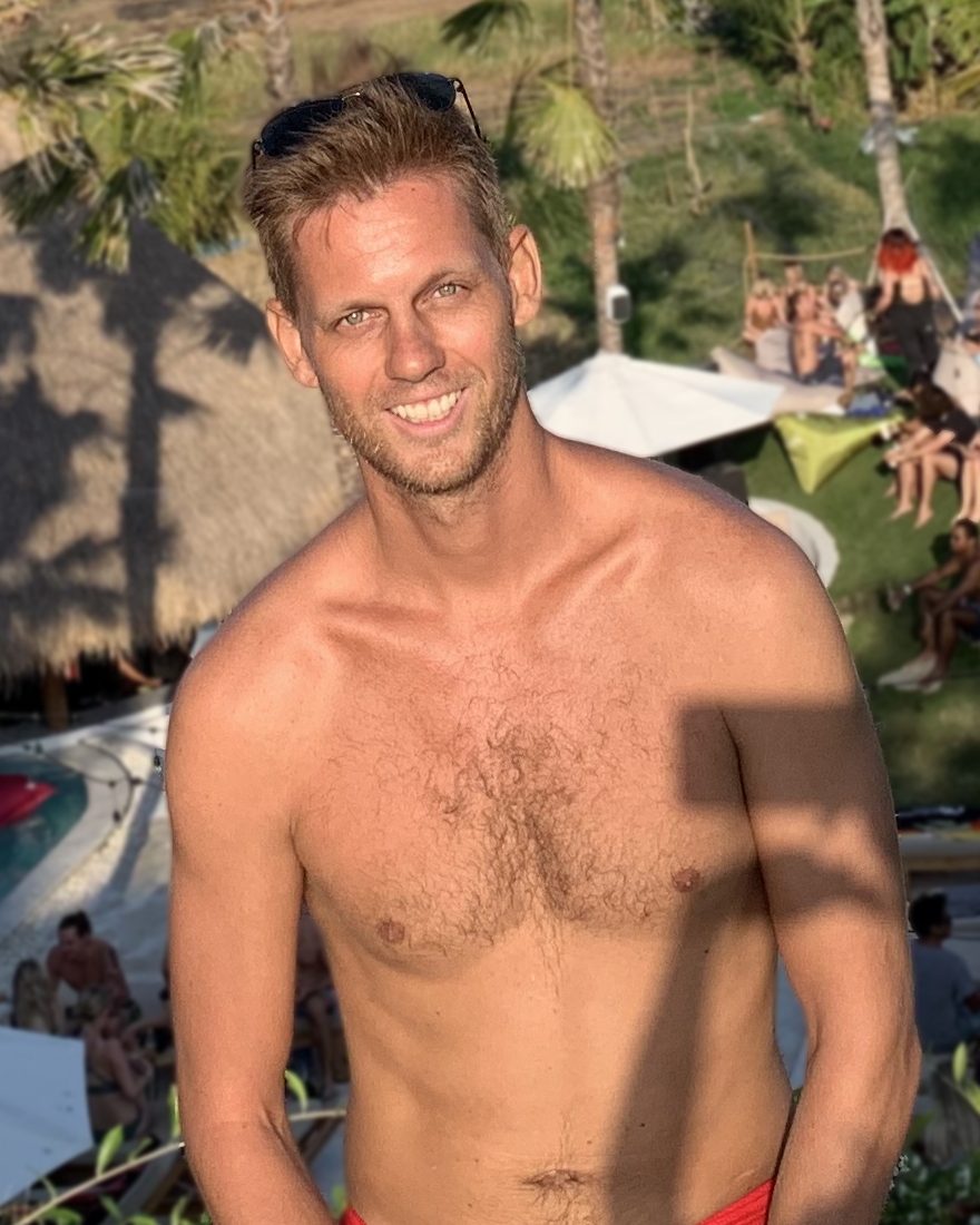 Tinder profile picture for @robs