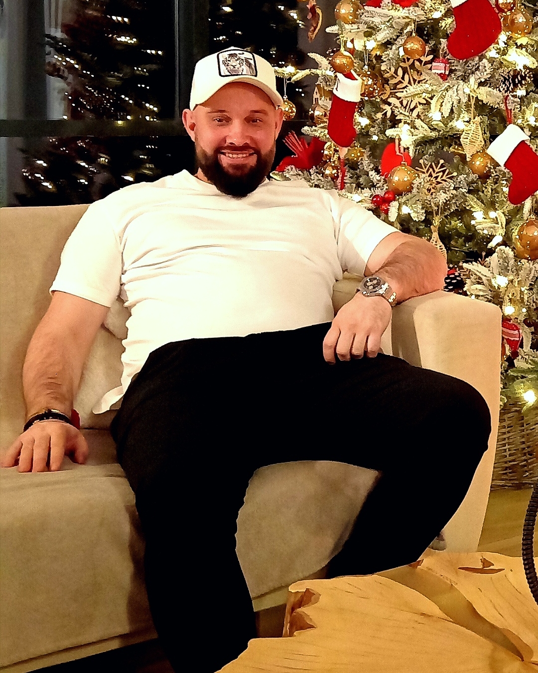 Tinder profile picture for @moraru
