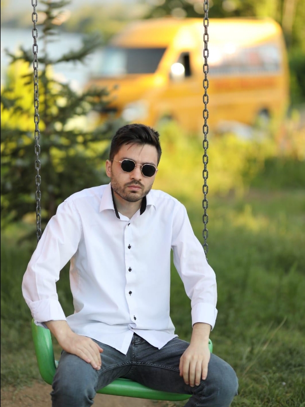 Tinder profile picture for @yvzrtm