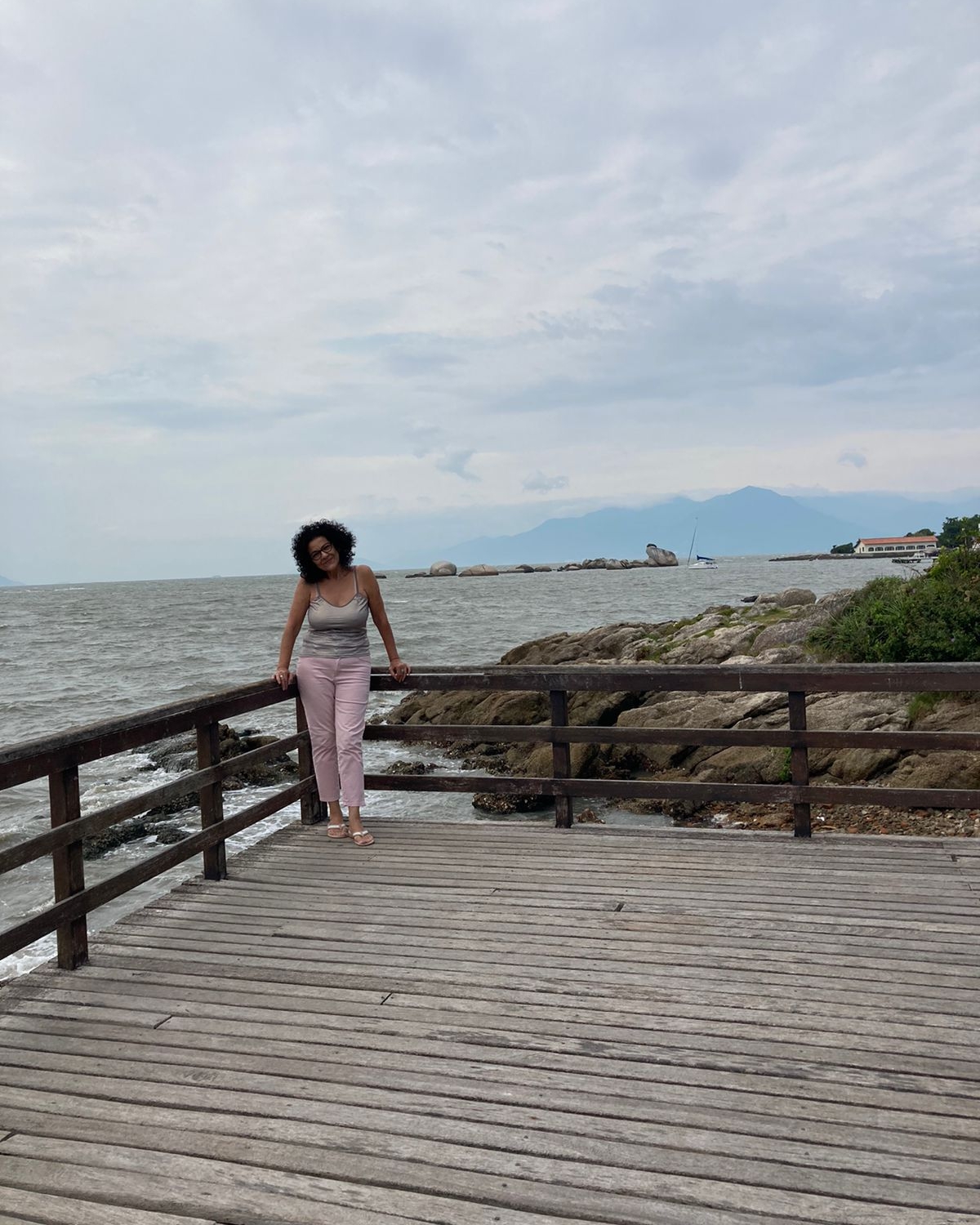 Tinder profile picture for @iara