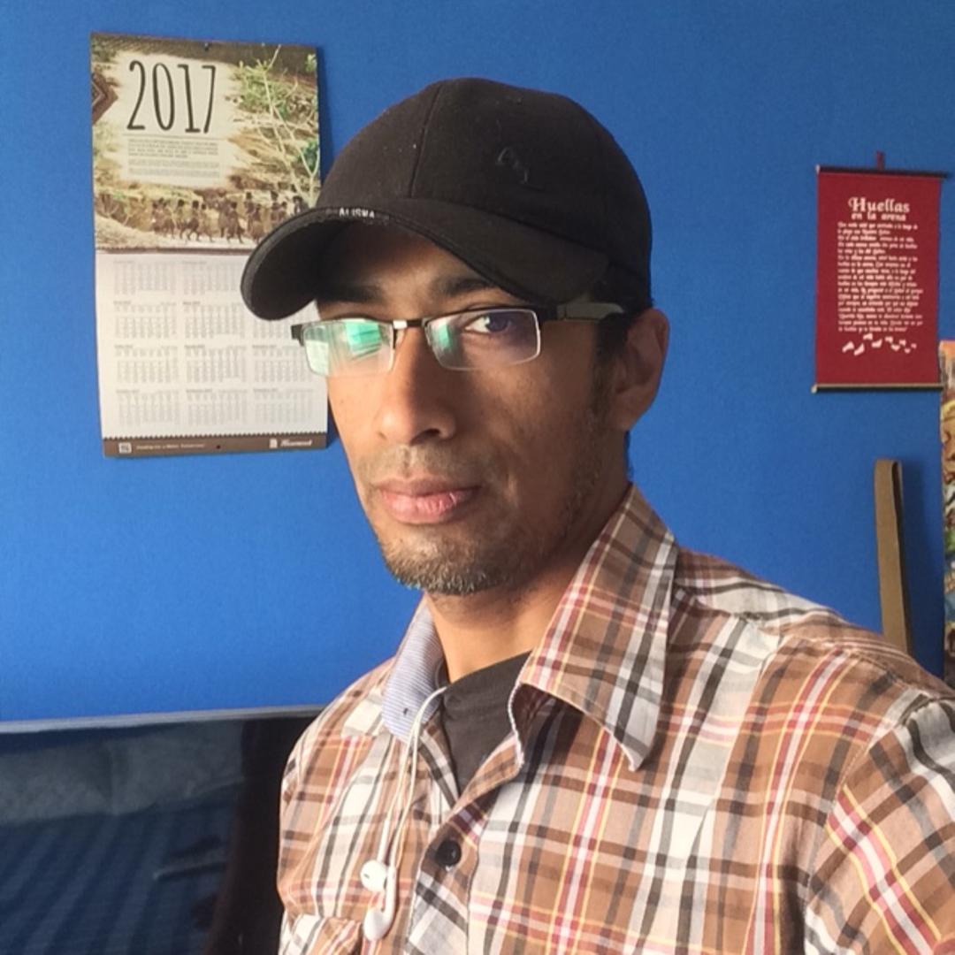 Tinder profile picture for @techs