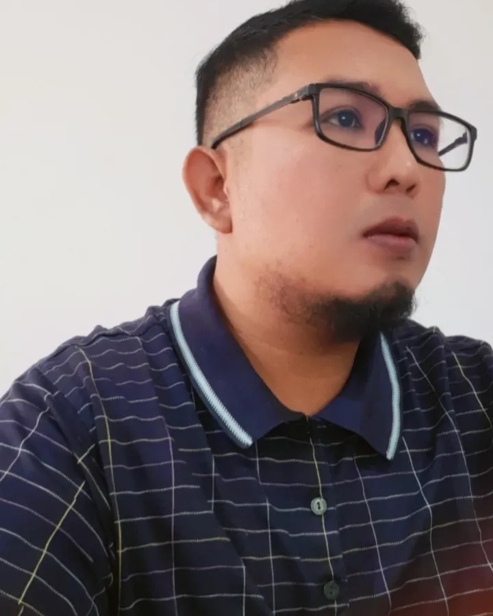Tinder profile picture for @febri