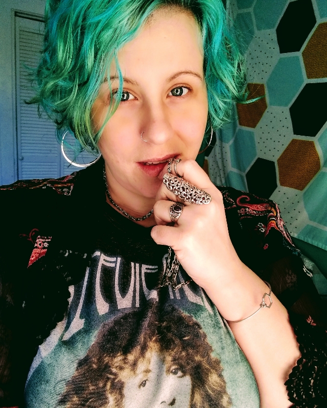 Tinder profile picture for @harlot