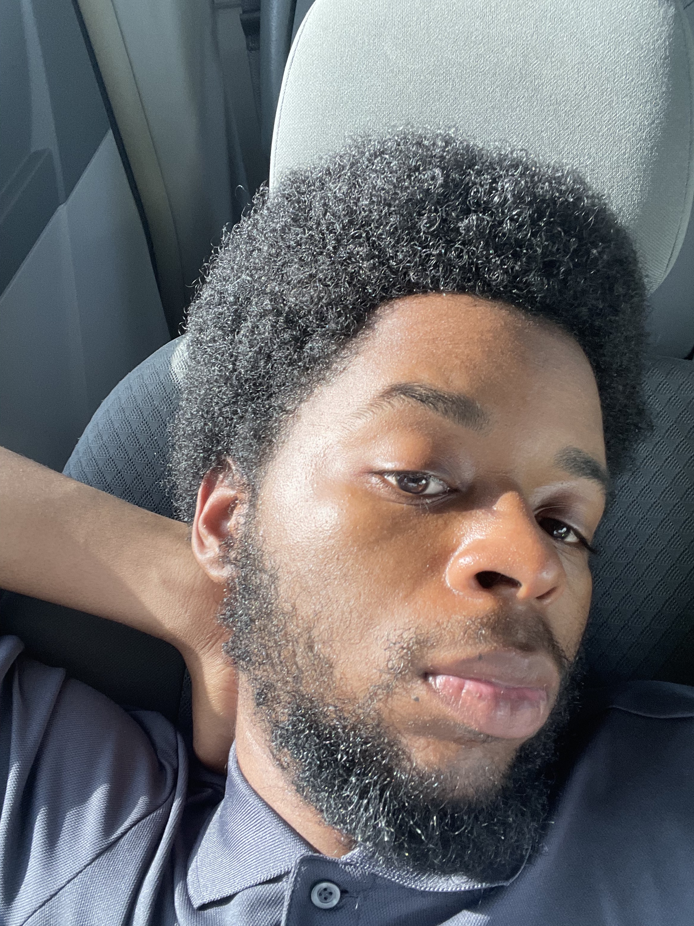 Tinder profile picture for @confine