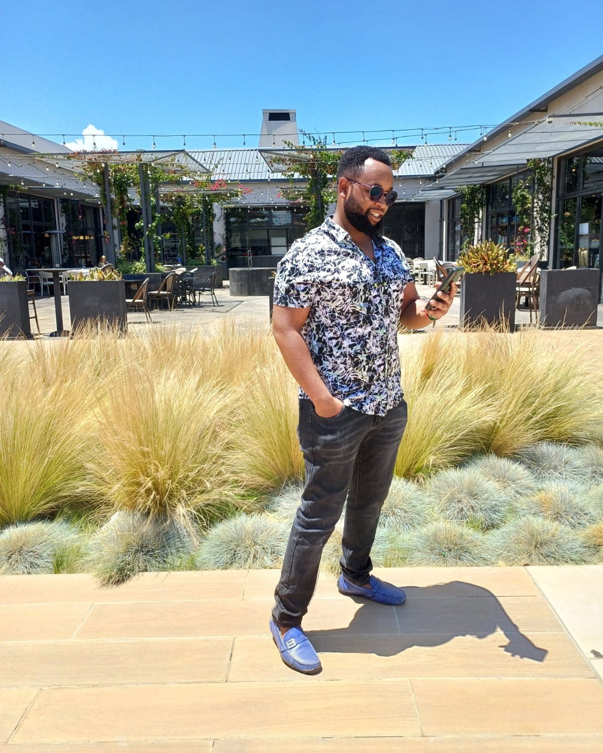 Tinder profile picture for @wainaina