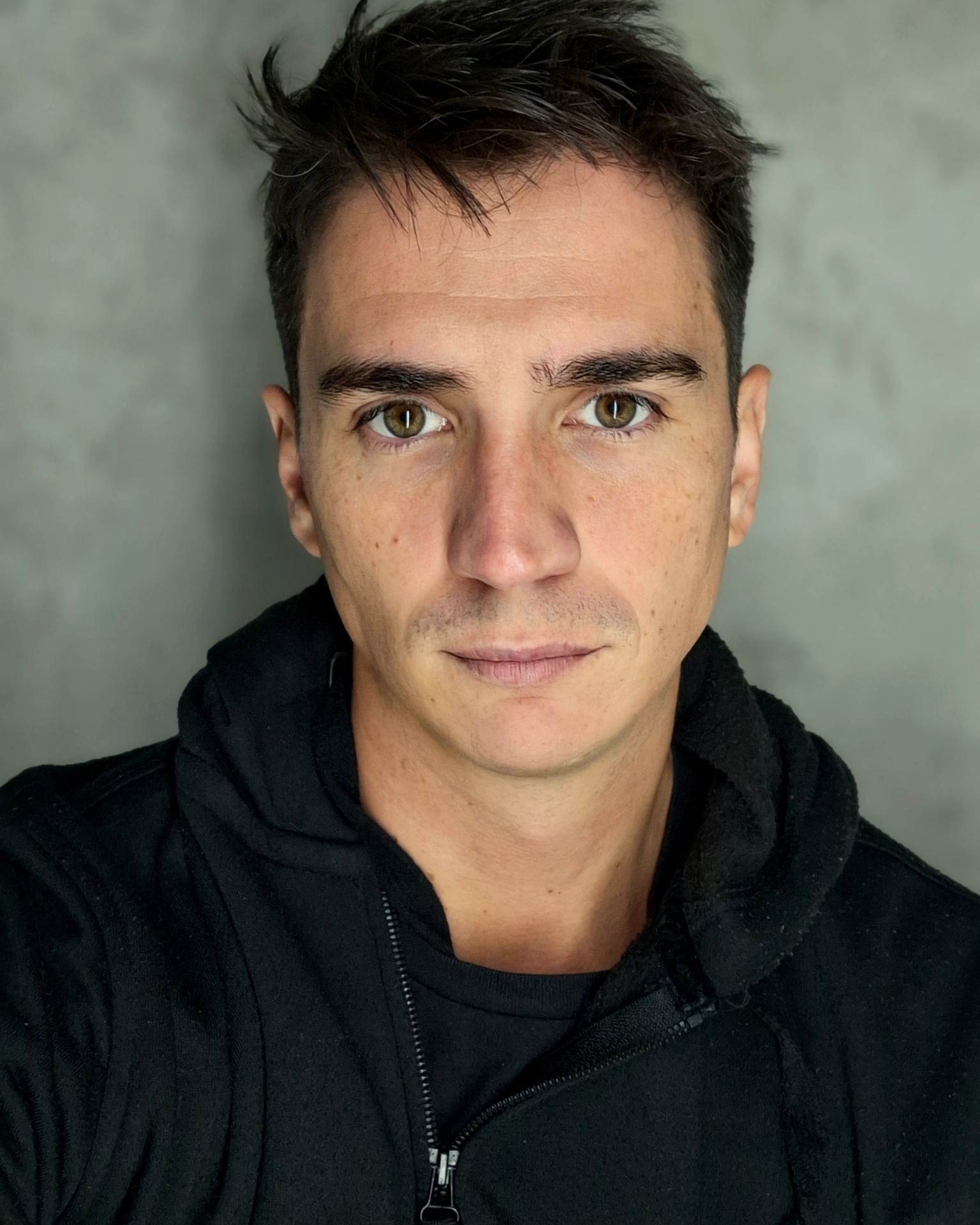 Tinder profile picture for @tomasv