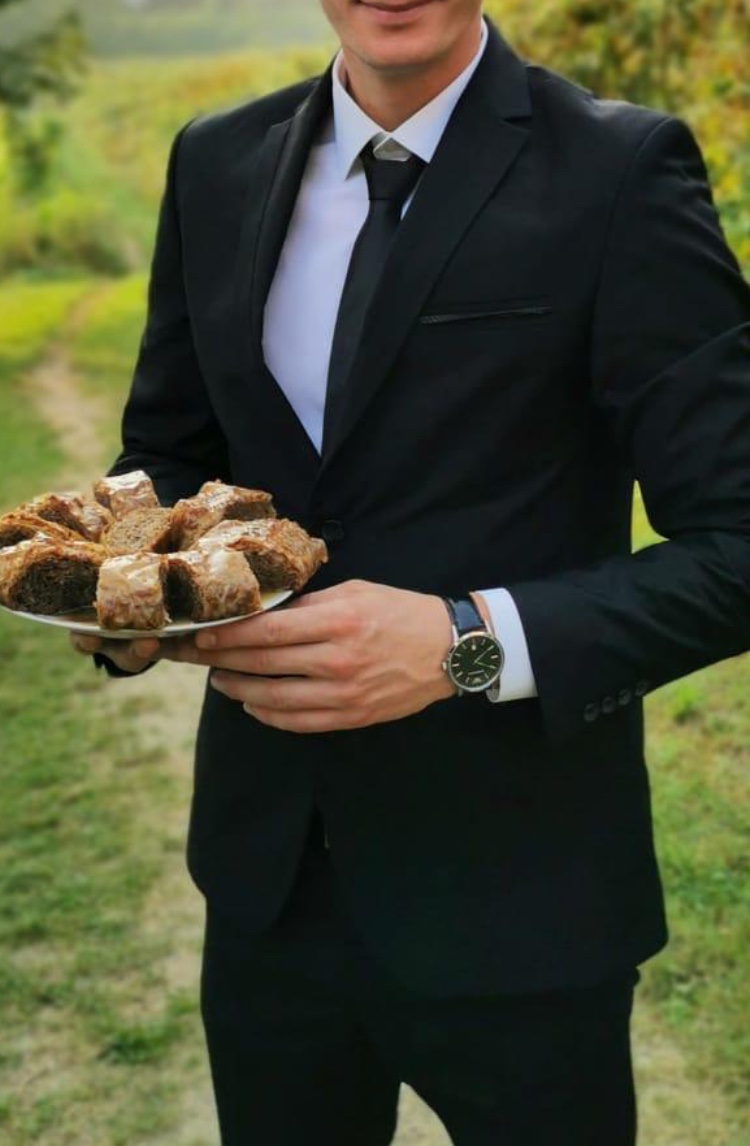 Tinder profile picture for @habibi