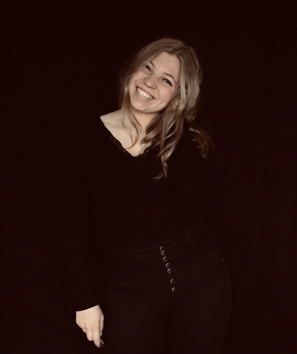 Tinder profile picture for @yvi
