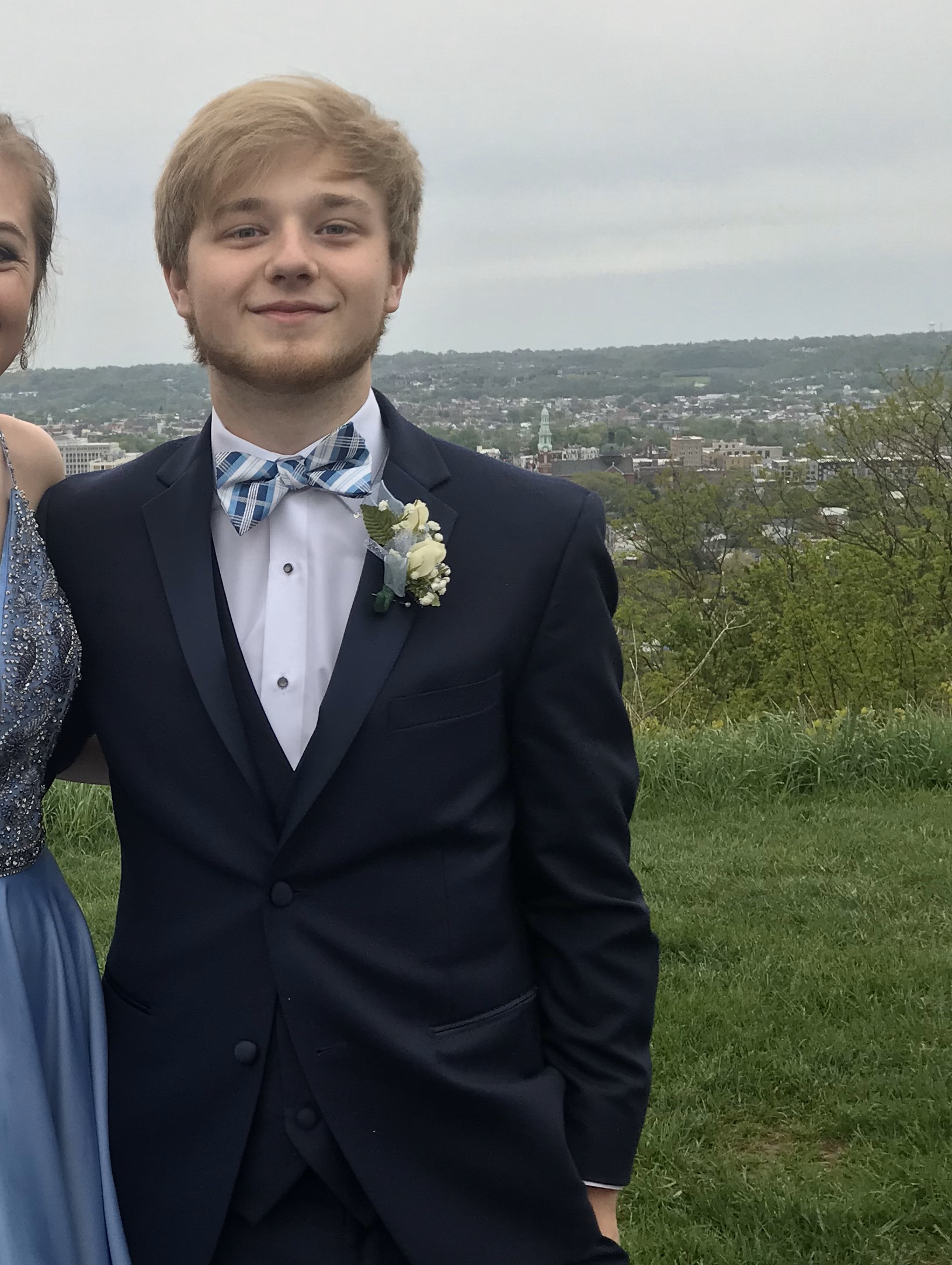 Tinder profile picture for @gunmcafee