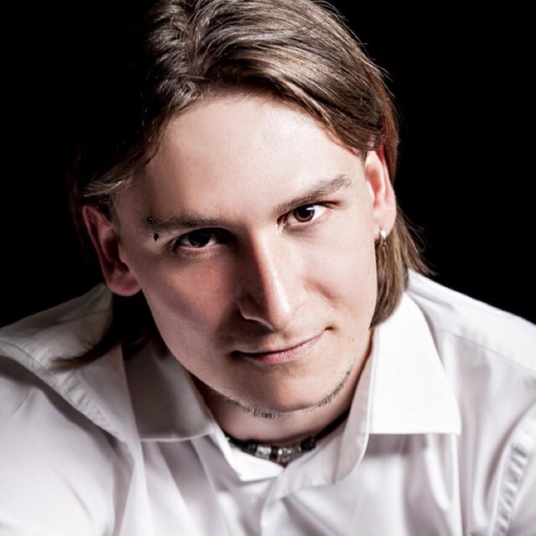 Tinder profile picture for @unlikely
