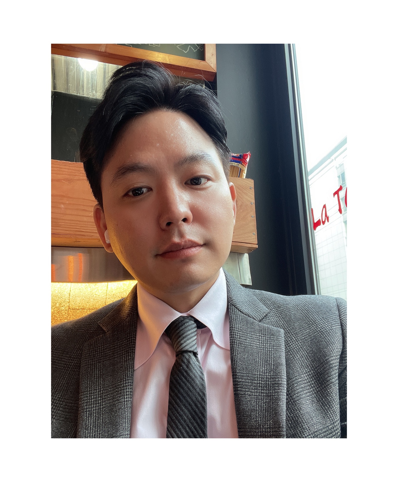 Tinder profile picture for @hoho