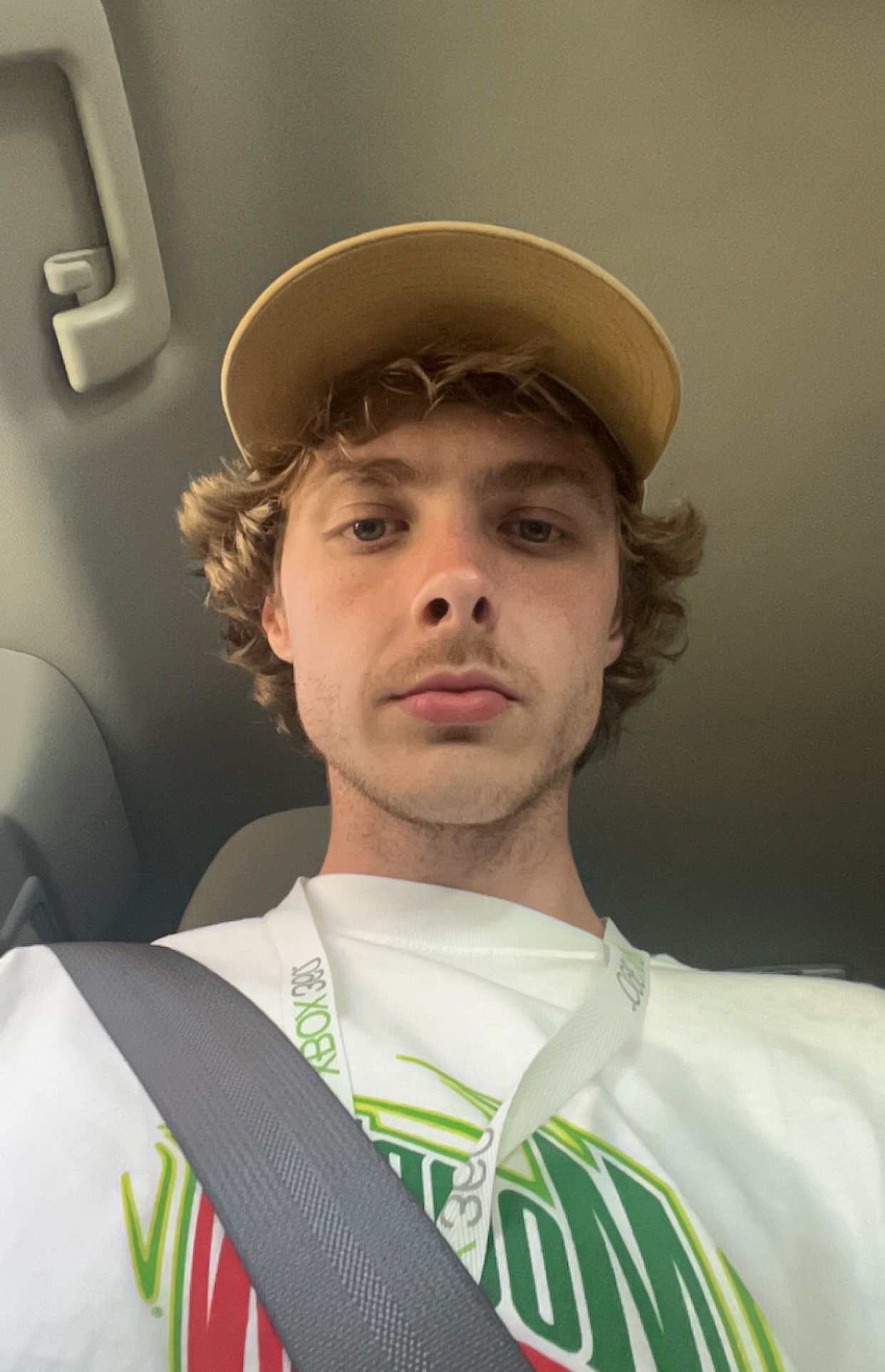 Tinder profile picture for @theft
