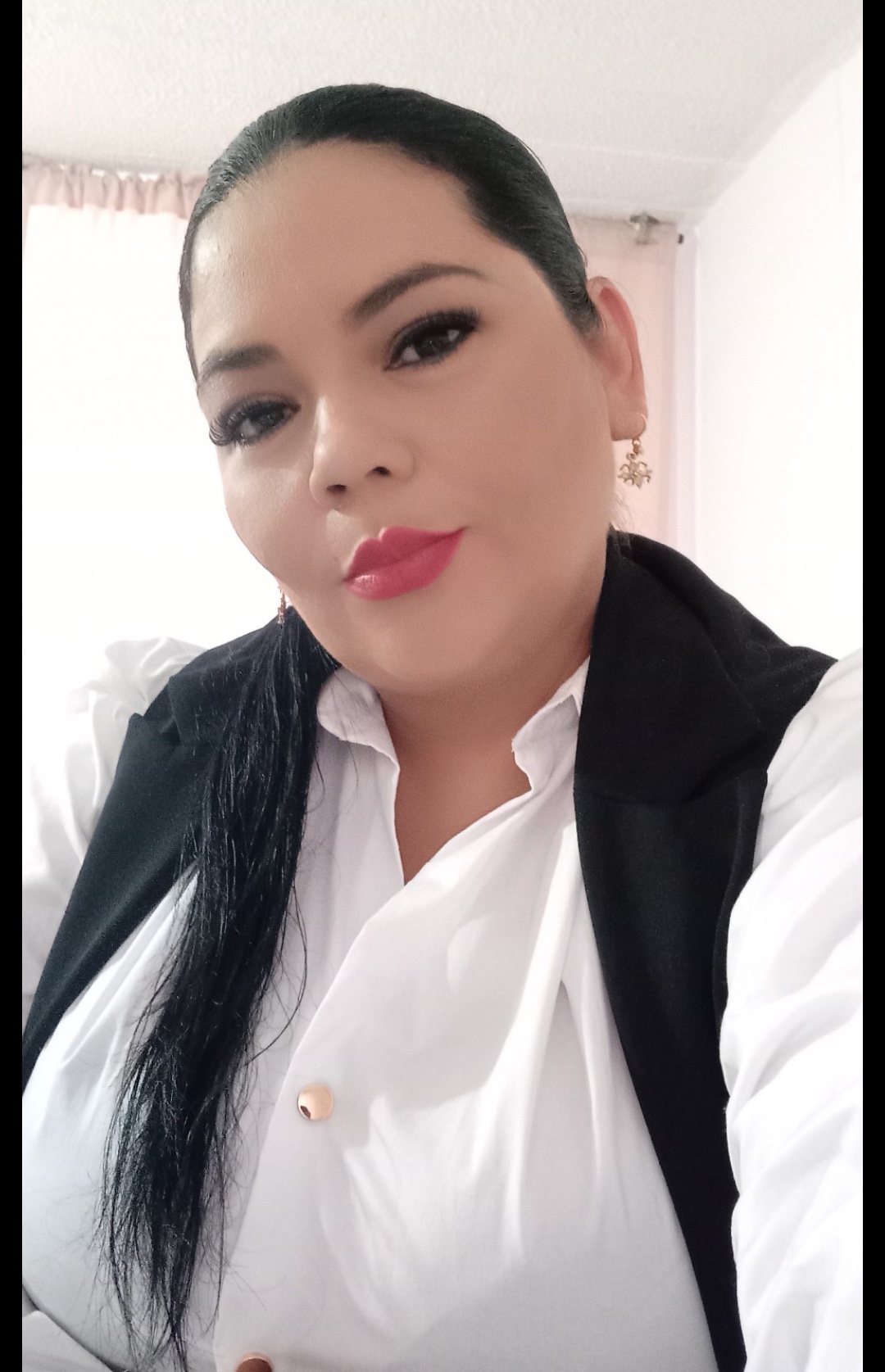 Tinder profile picture for @viviana