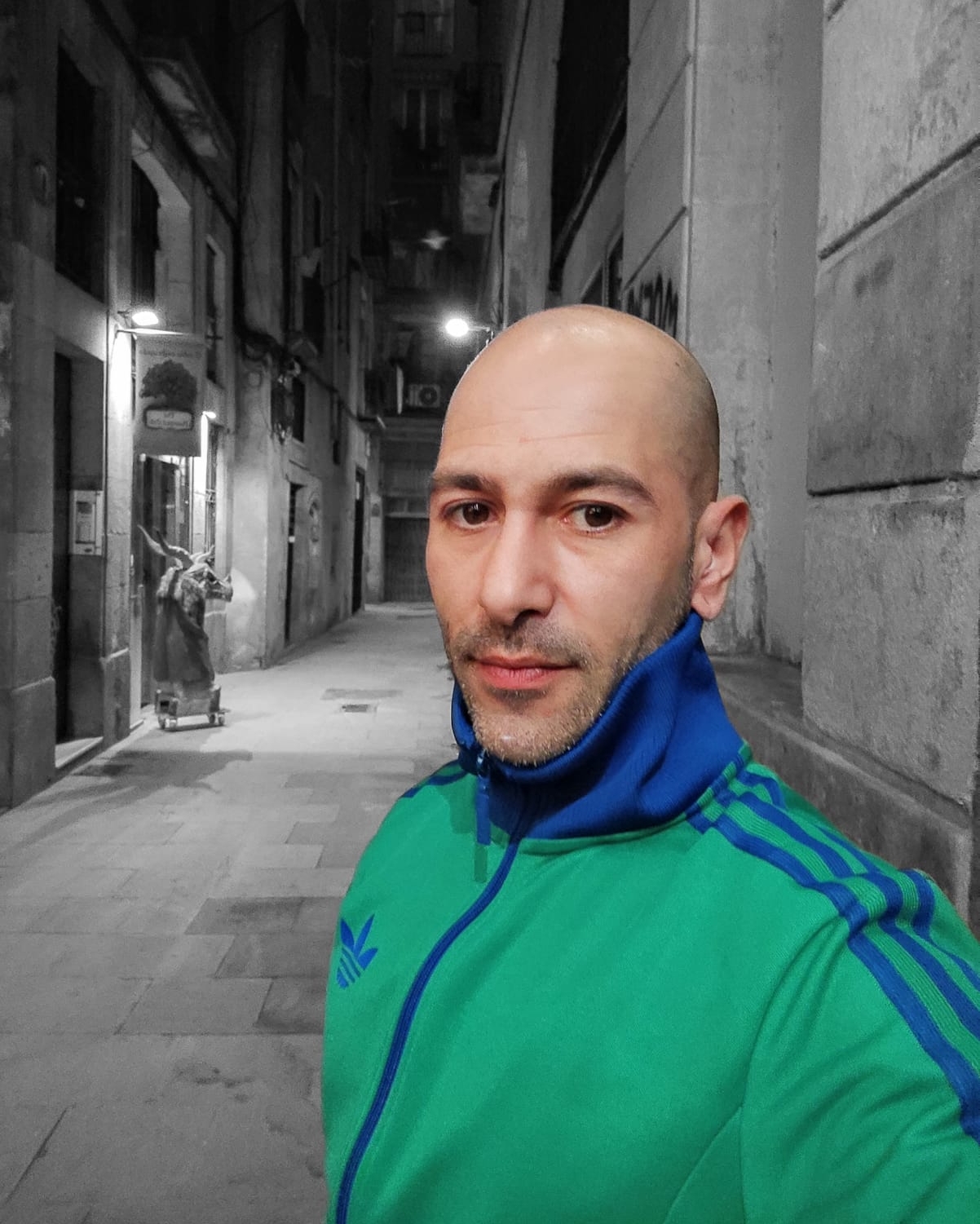 Tinder profile picture for @javichu