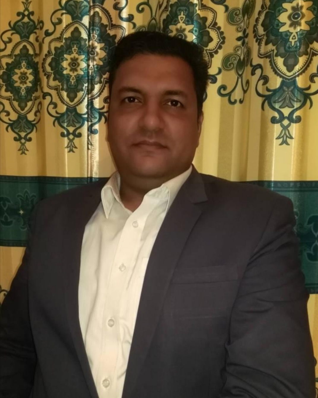Tinder profile picture for @shakeel