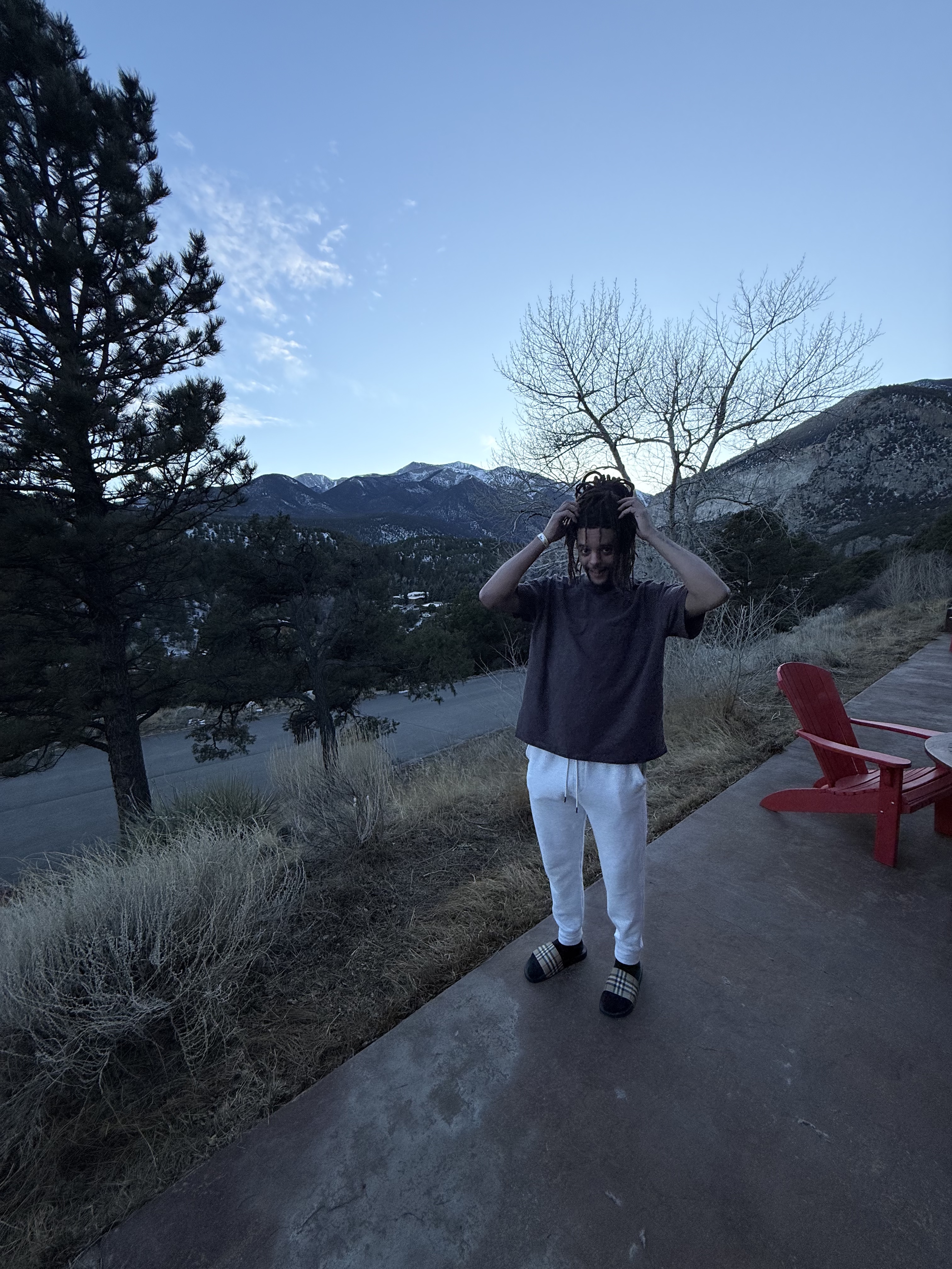 Tinder profile picture for @nineteenth
