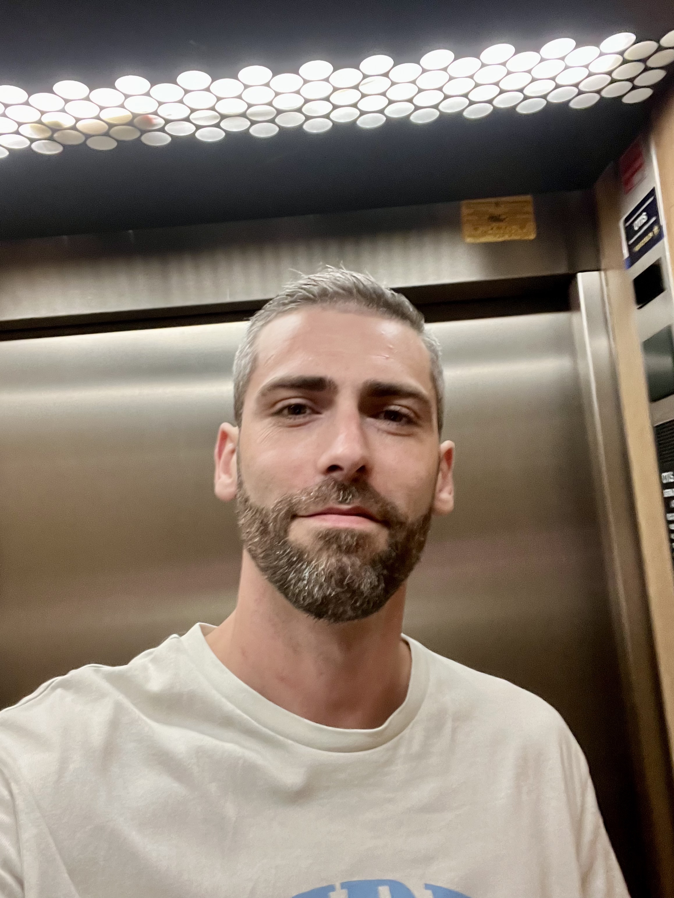 Tinder profile picture for @vikk