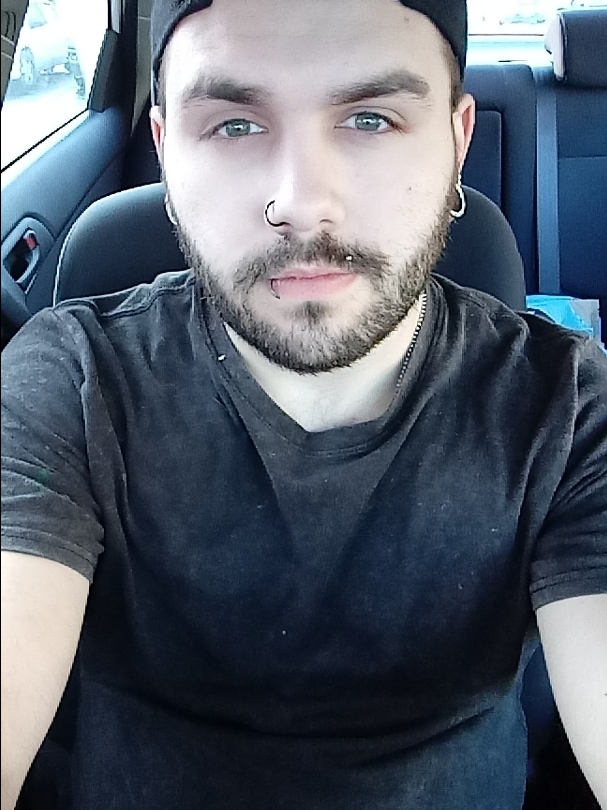 Tinder profile picture for @frostyy