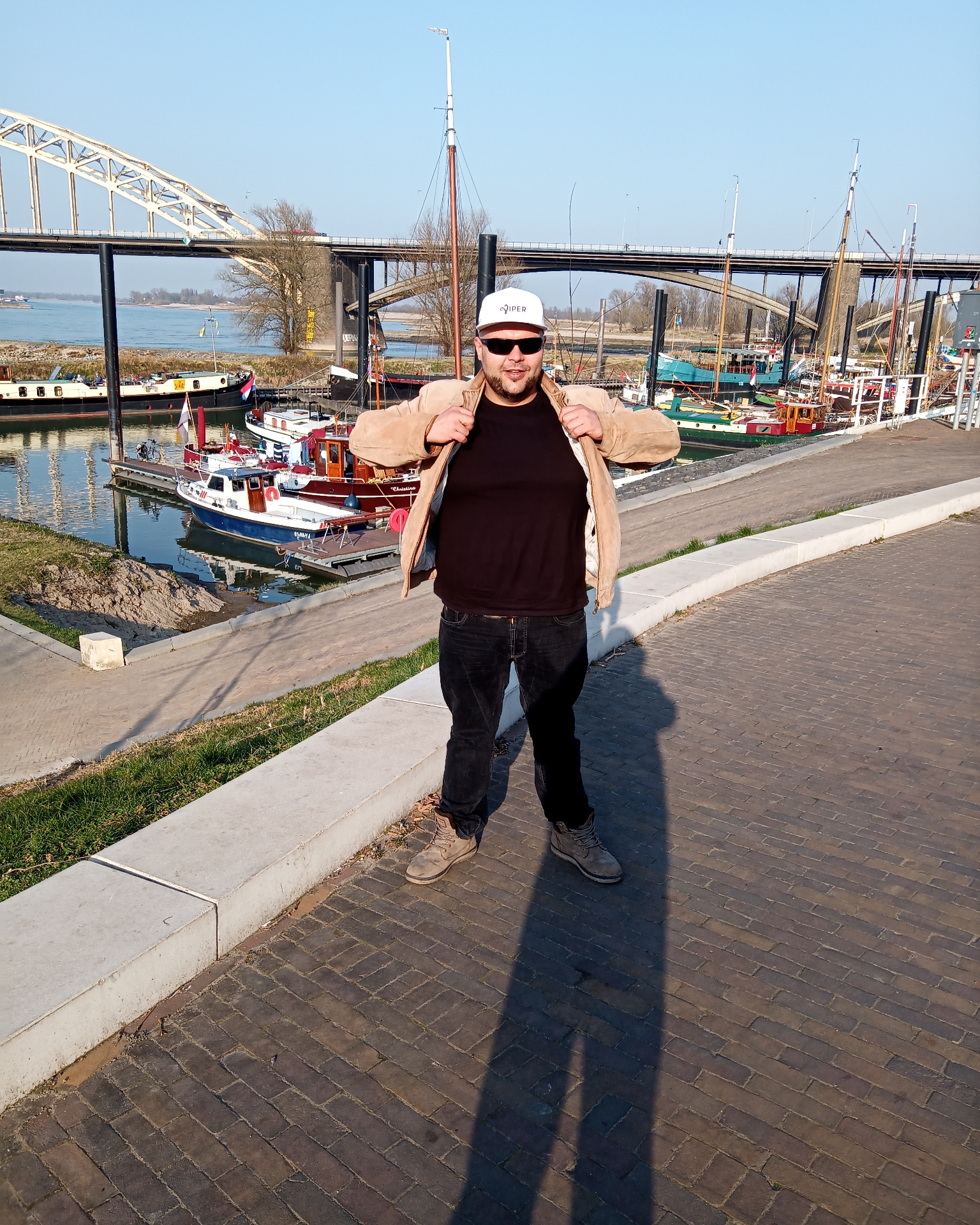 Tinder profile picture for @wauu