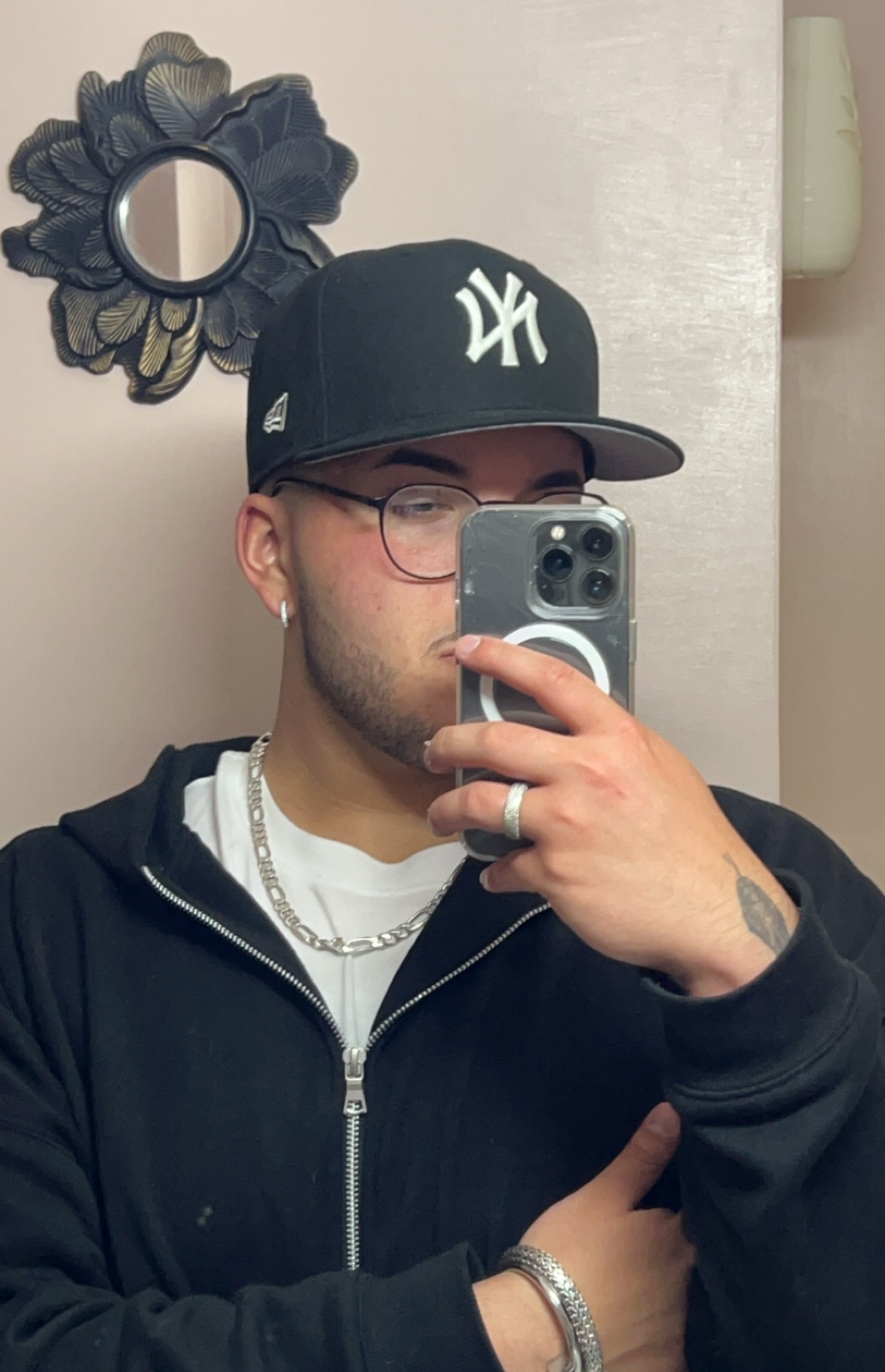 Tinder profile picture for @shoving