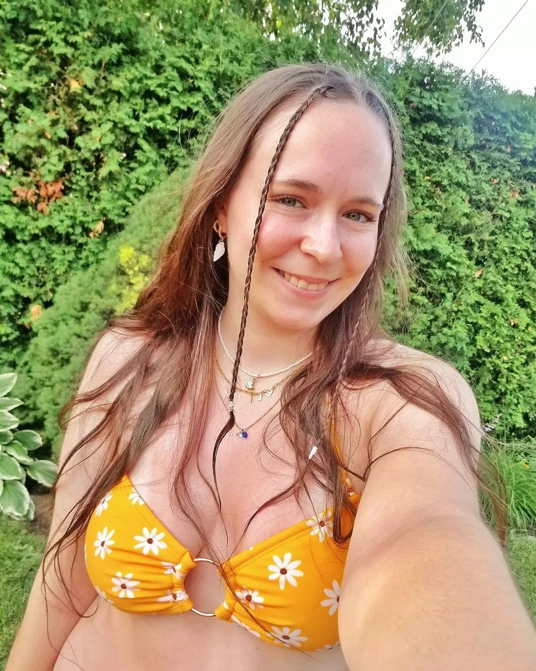 Tinder profile picture for @elisabeth