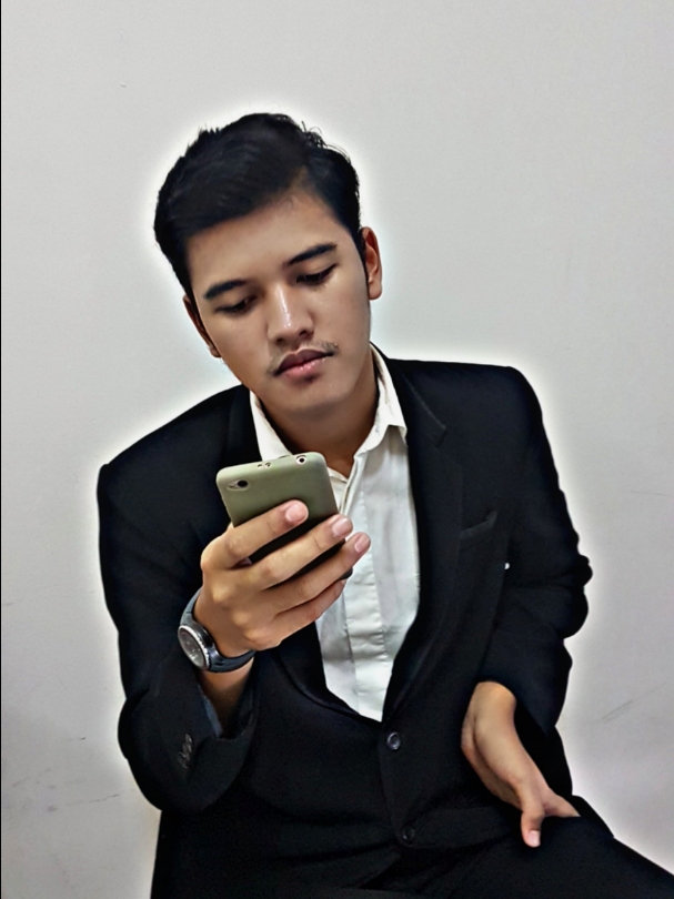 Tinder profile picture for @mandala