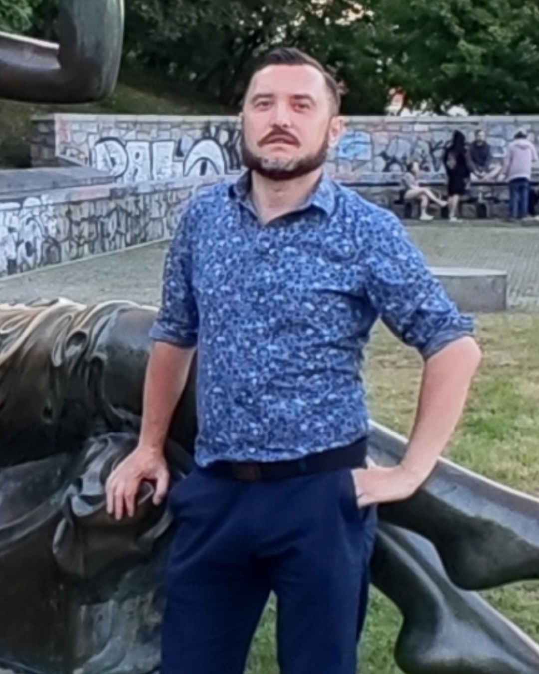 Tinder profile picture for @unloved