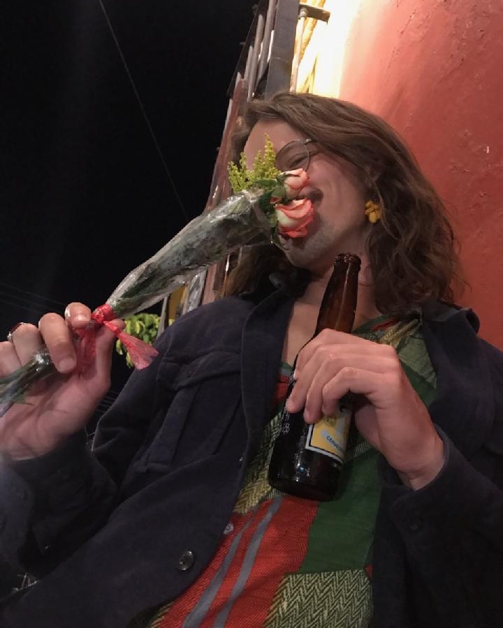 Tinder profile picture for @kneecaps