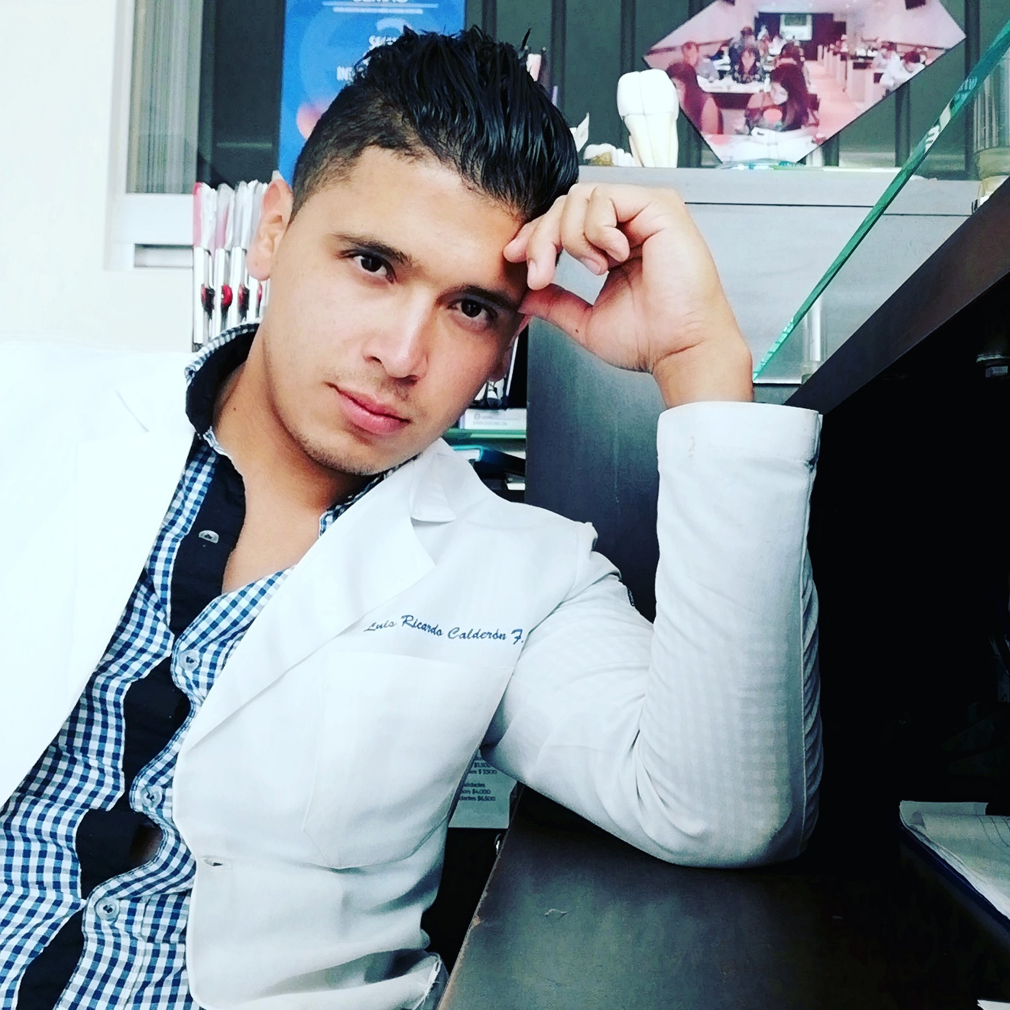Tinder profile picture for @farfan
