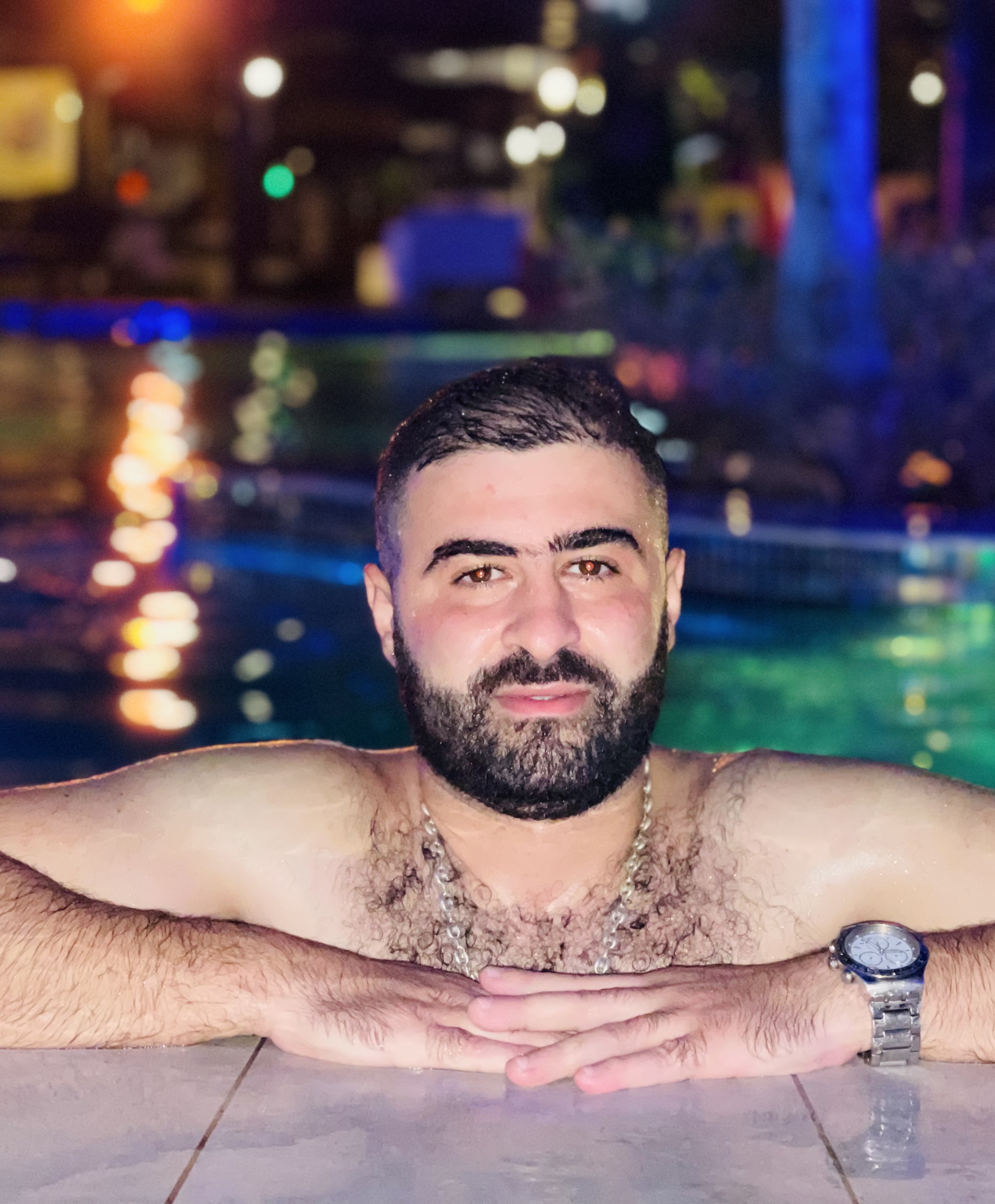 Tinder profile picture for @clams