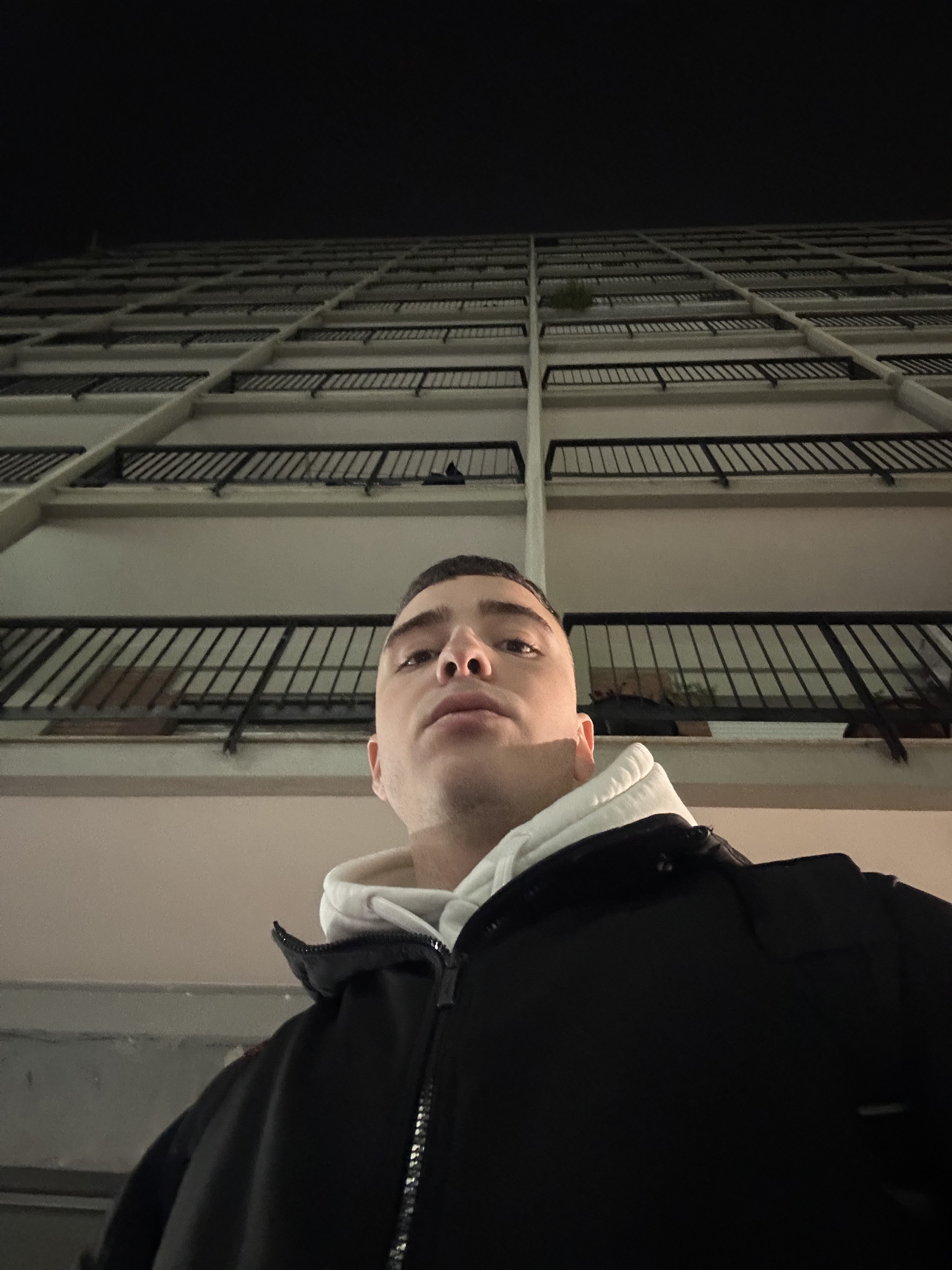 Tinder profile picture for @xe