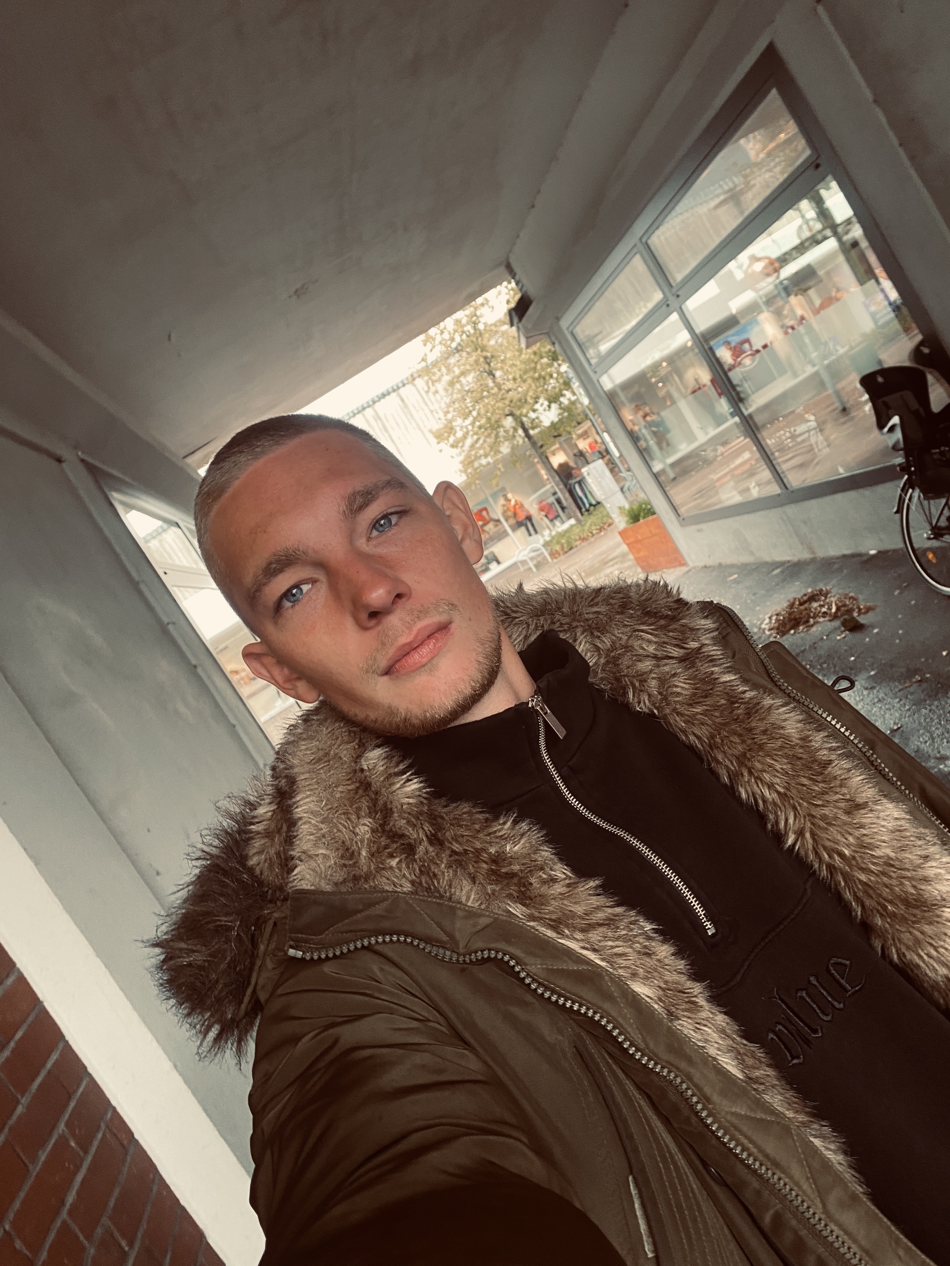 Tinder profile picture for @mx