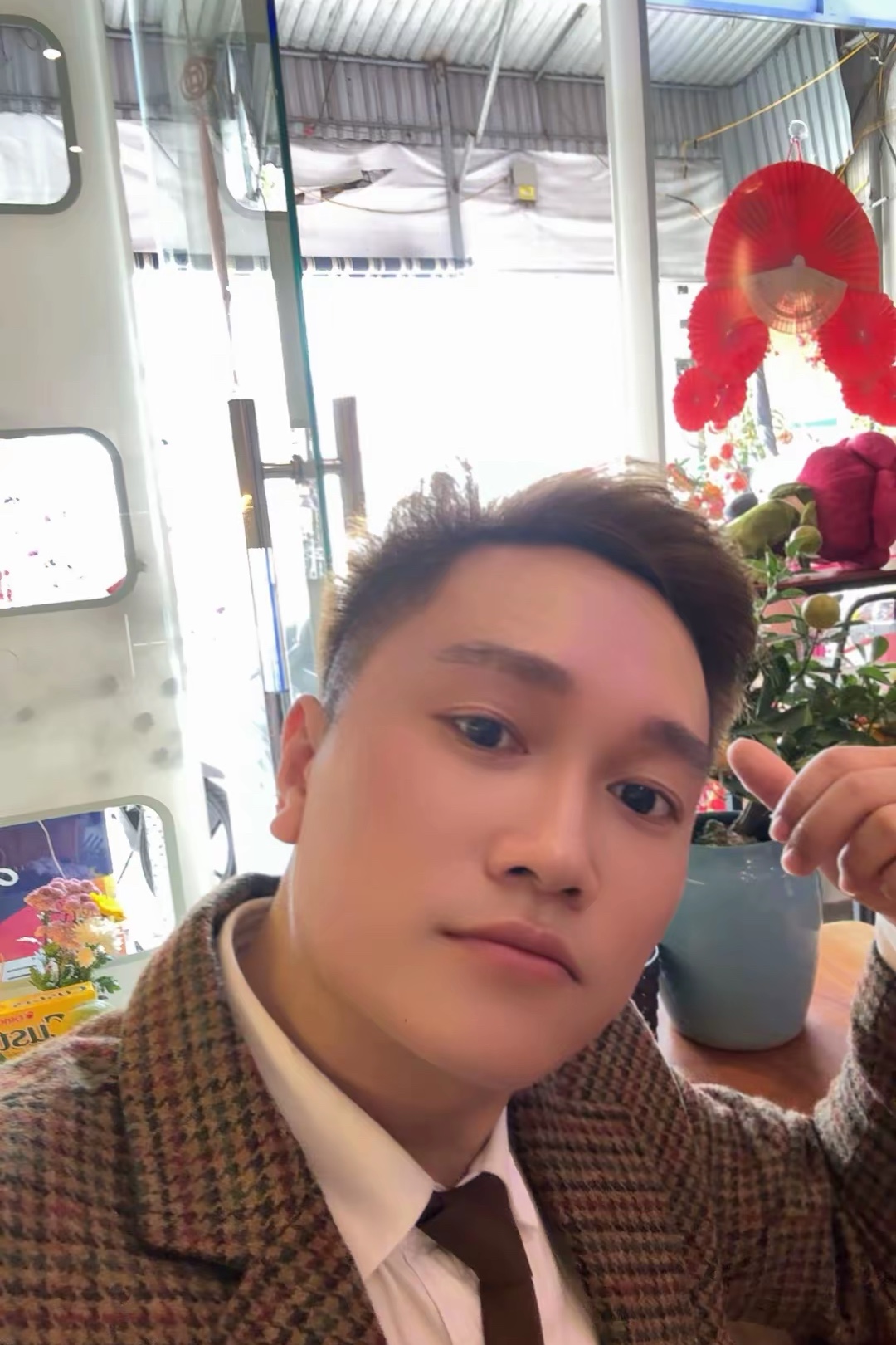 Tinder profile picture for @oishi