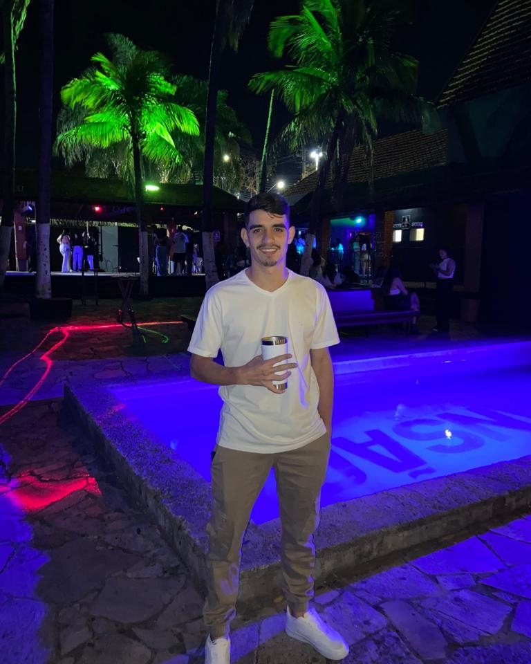 Tinder profile picture for @pinhel