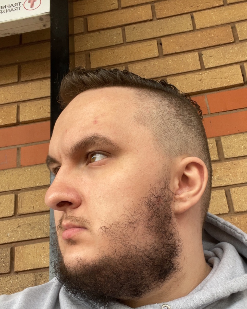 Tinder profile picture for @cymru