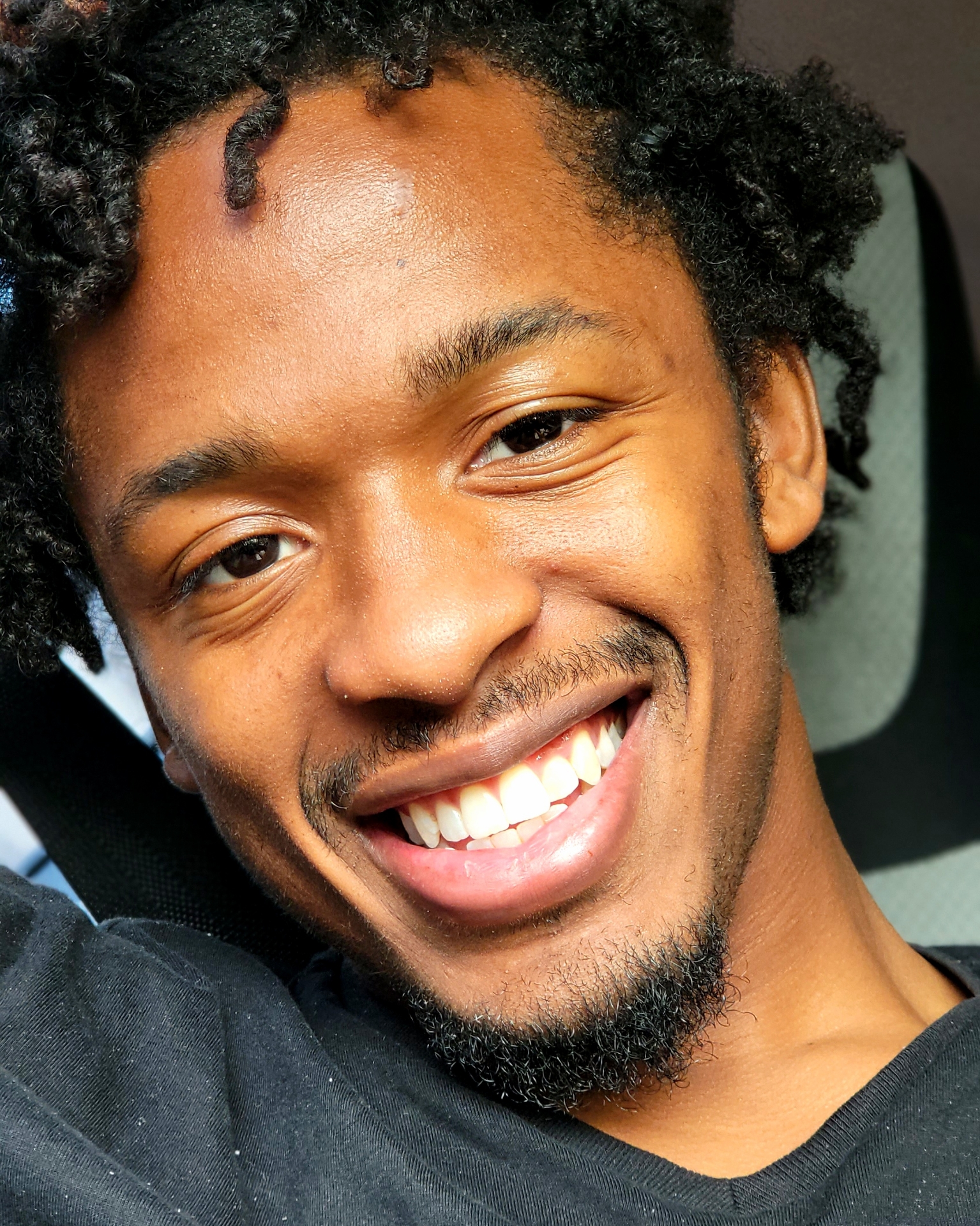 Tinder profile picture for @lieutenant