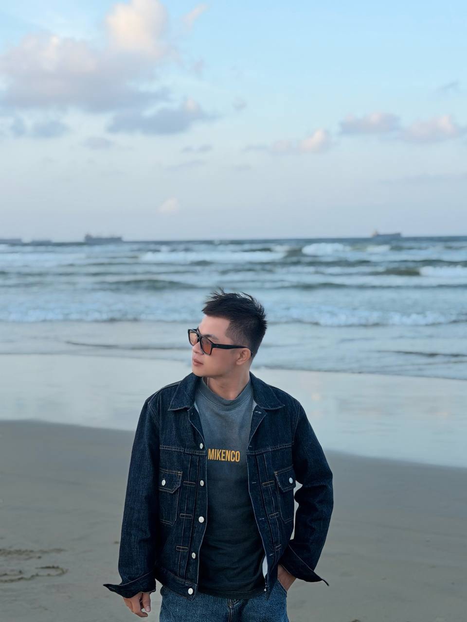 Tinder profile picture for @shipped