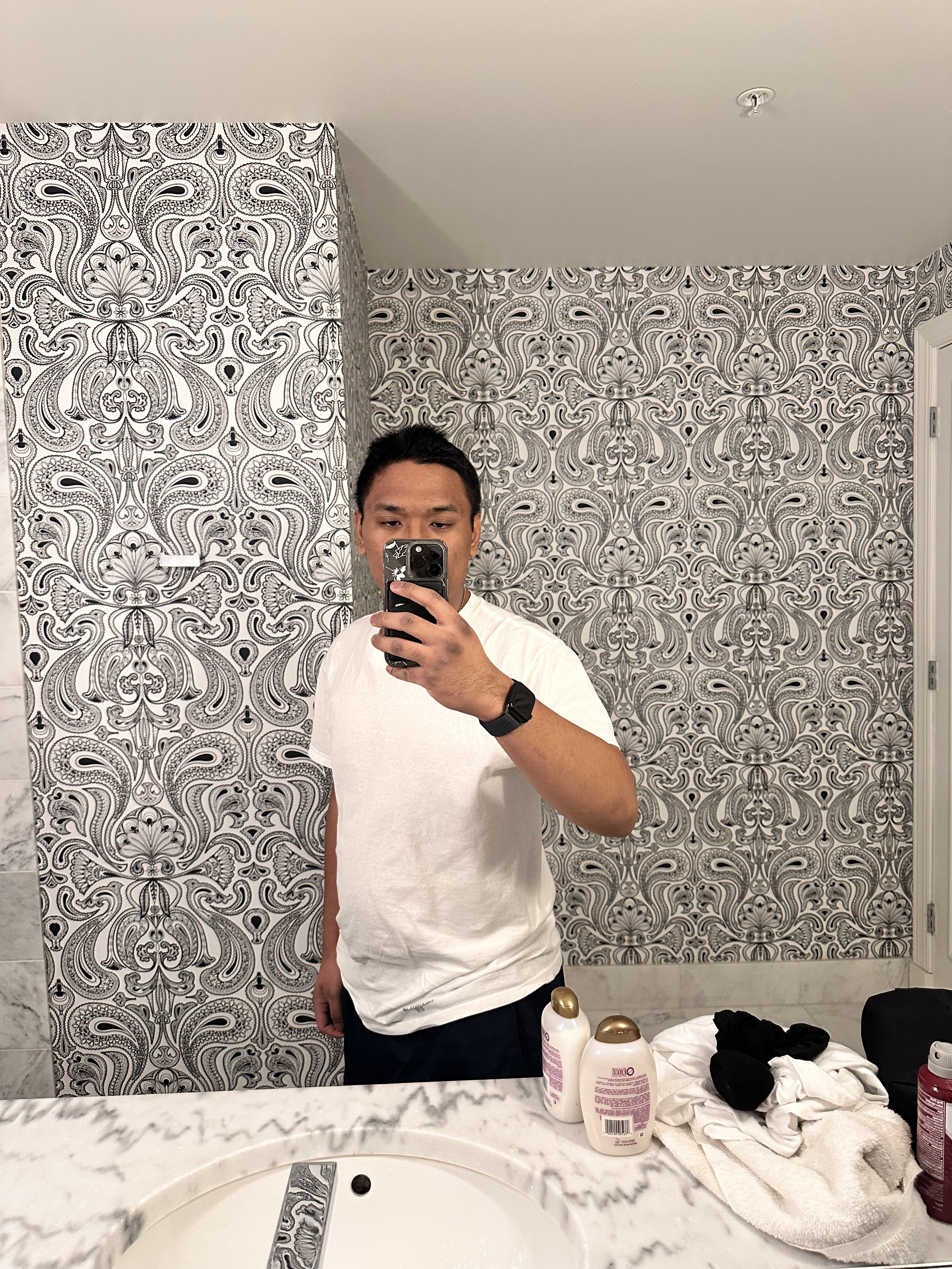 Tinder profile picture for @lxtrava