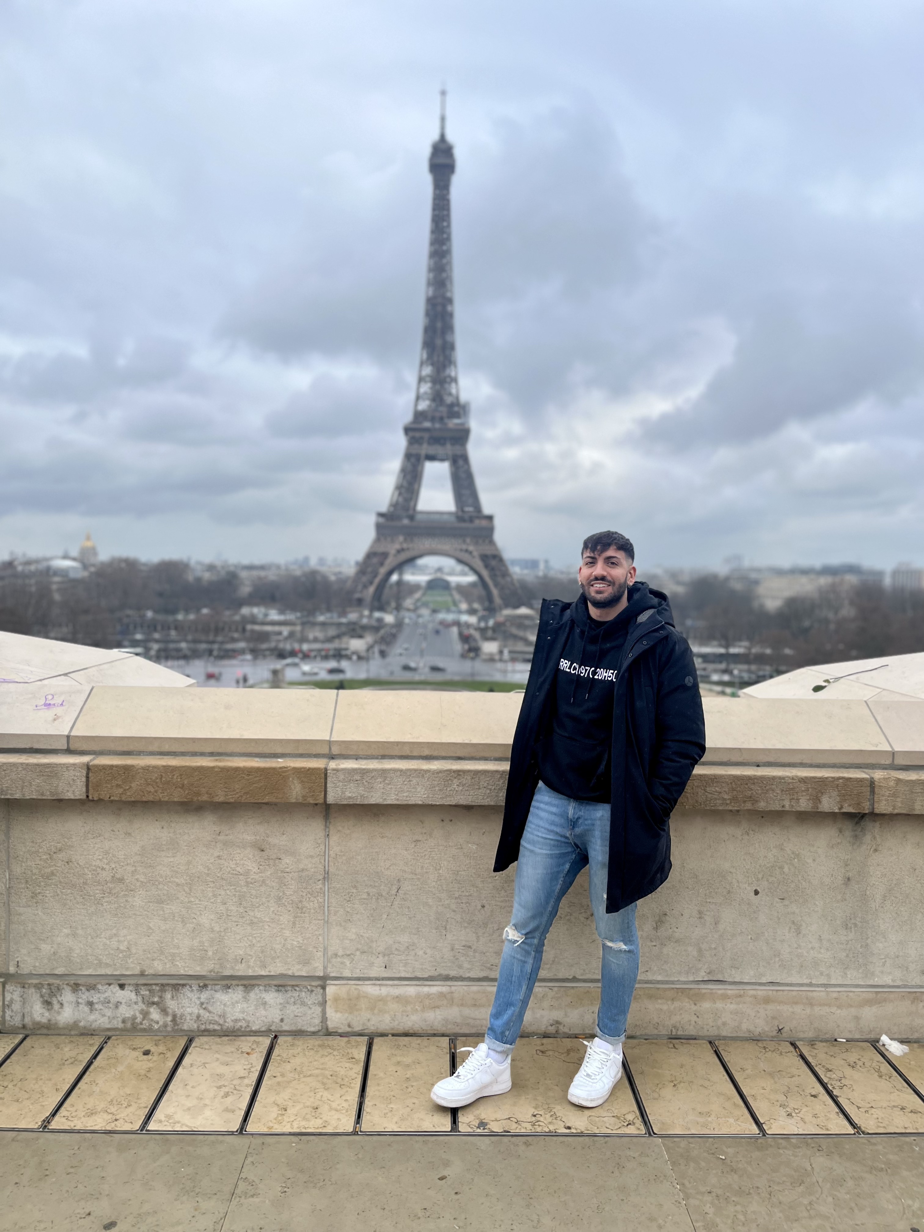Tinder profile picture for @priors