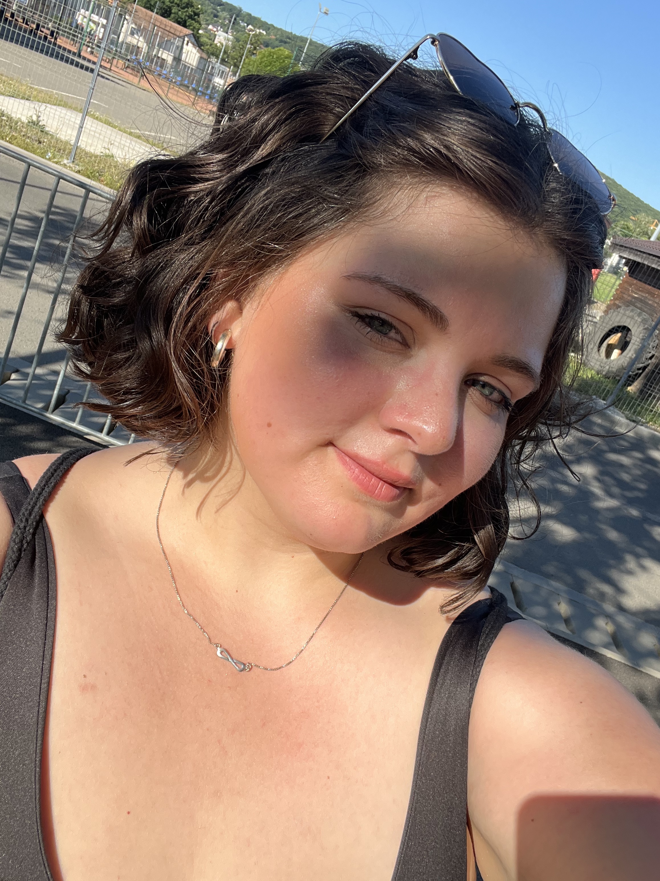 Tinder profile picture for @vajnaerika