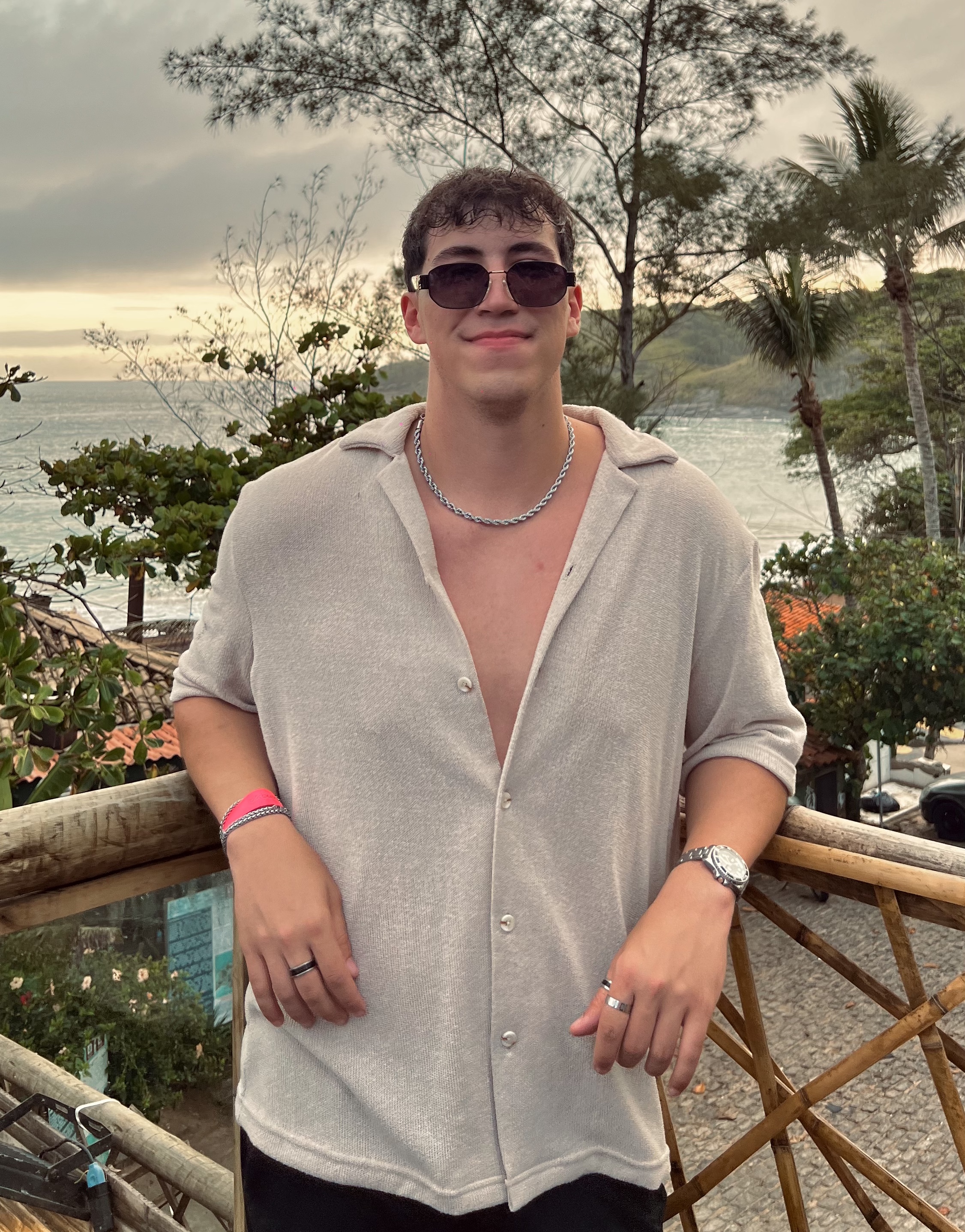 Tinder profile picture for @lauti