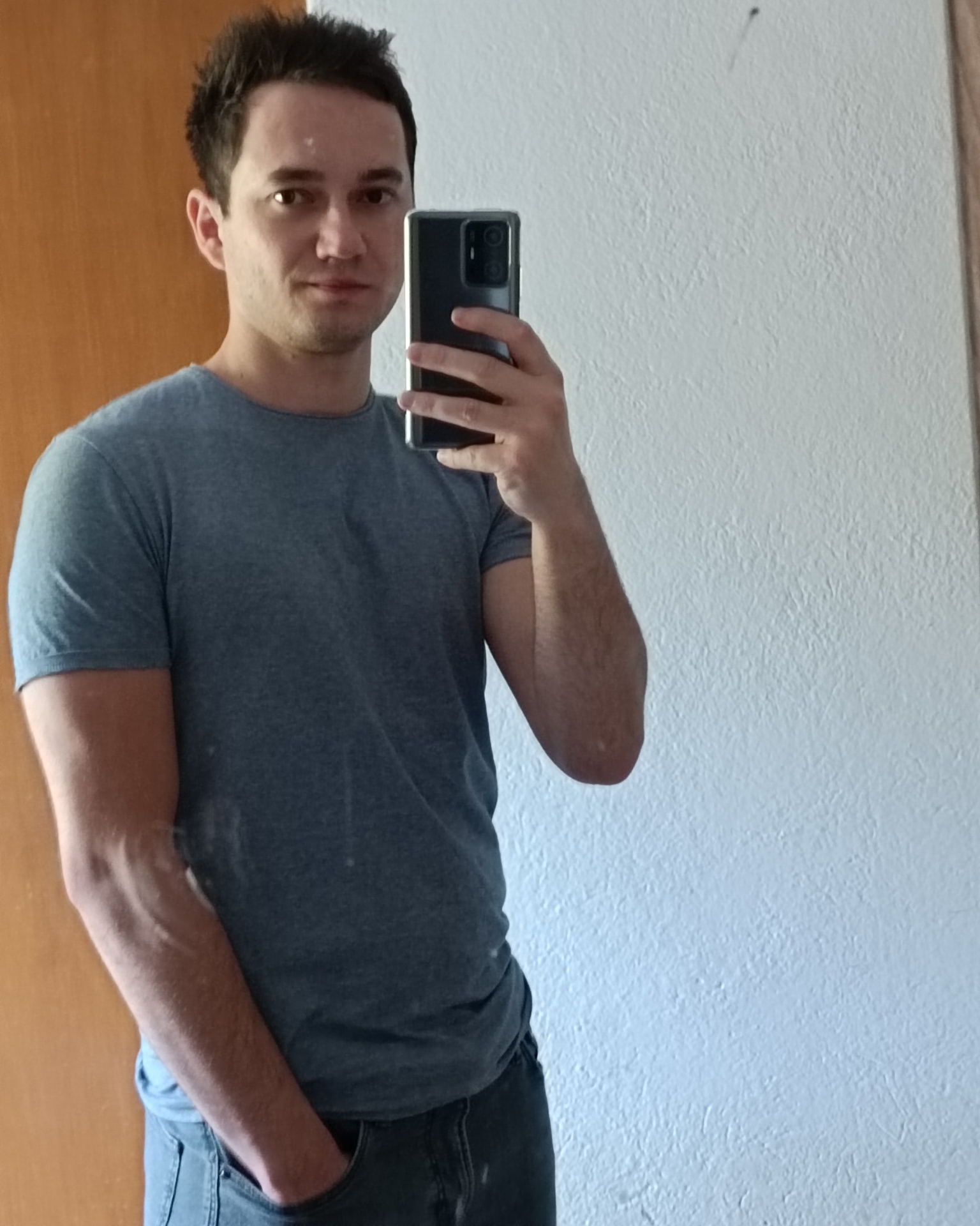 Tinder profile picture for @trpv