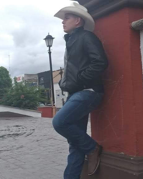 Tinder profile picture for @osiel