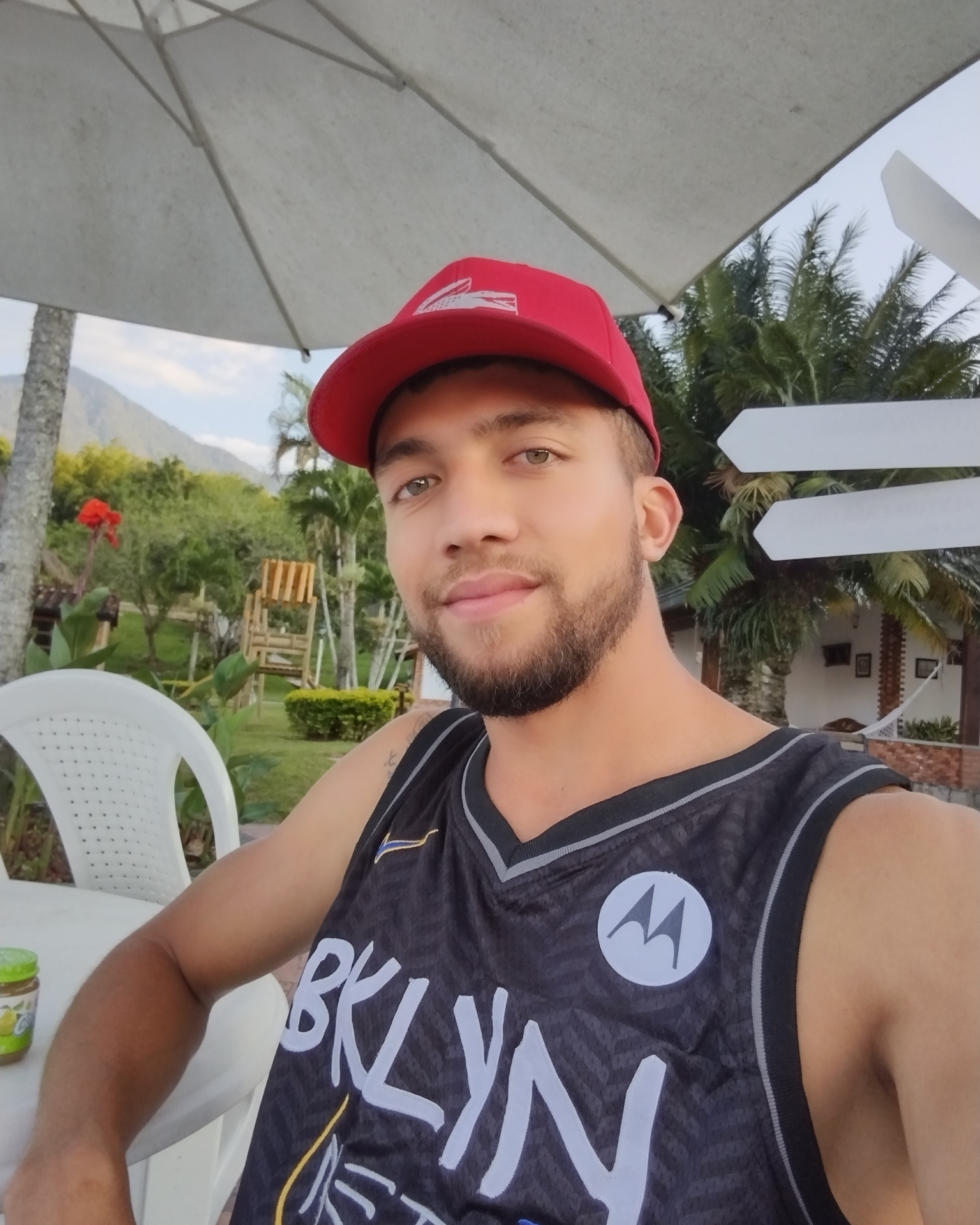 Tinder profile picture for @thheo